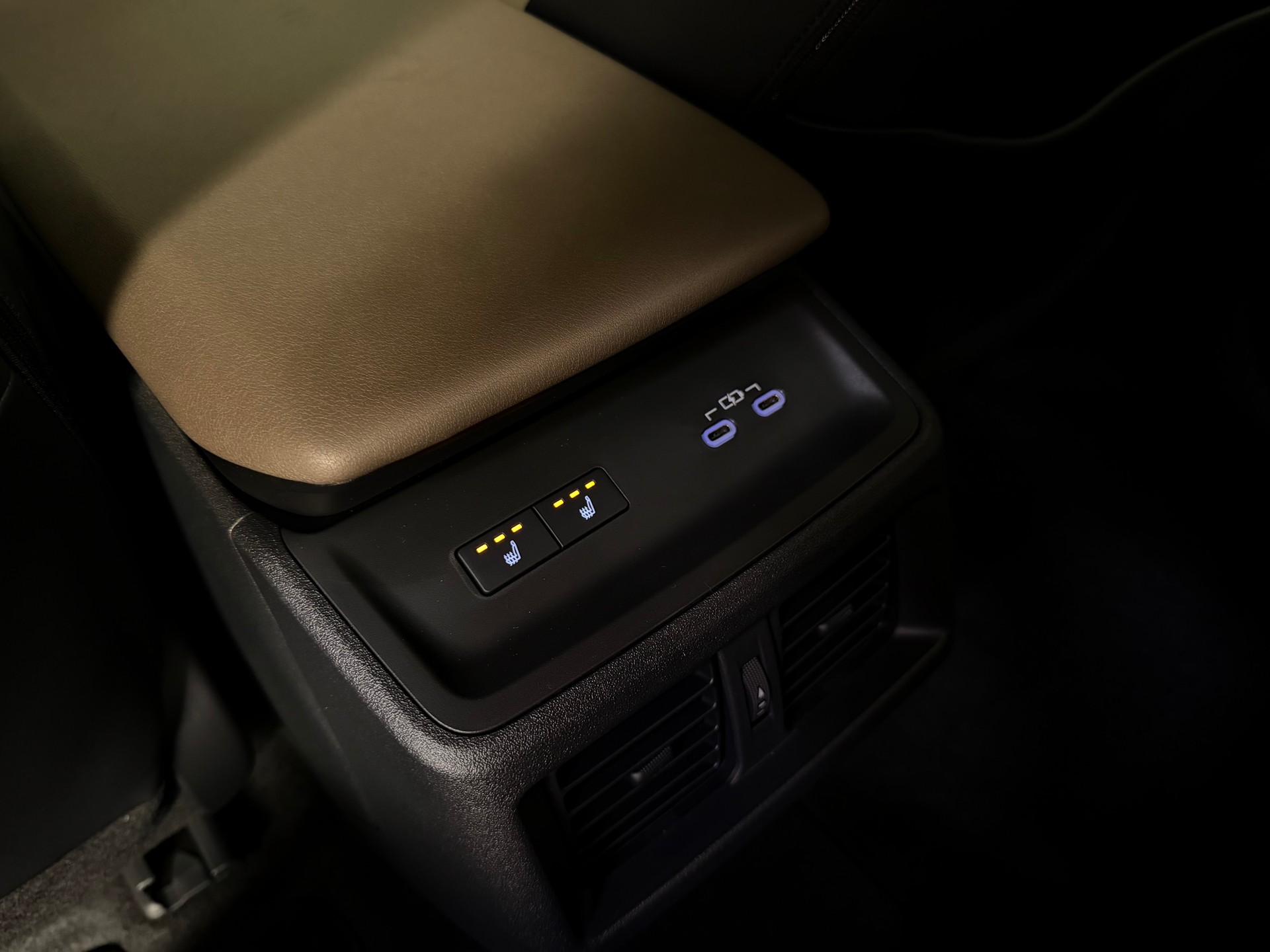 TOYOTA bZ4X Touring Premium 74.7 kWh AWD 22kw-image-18