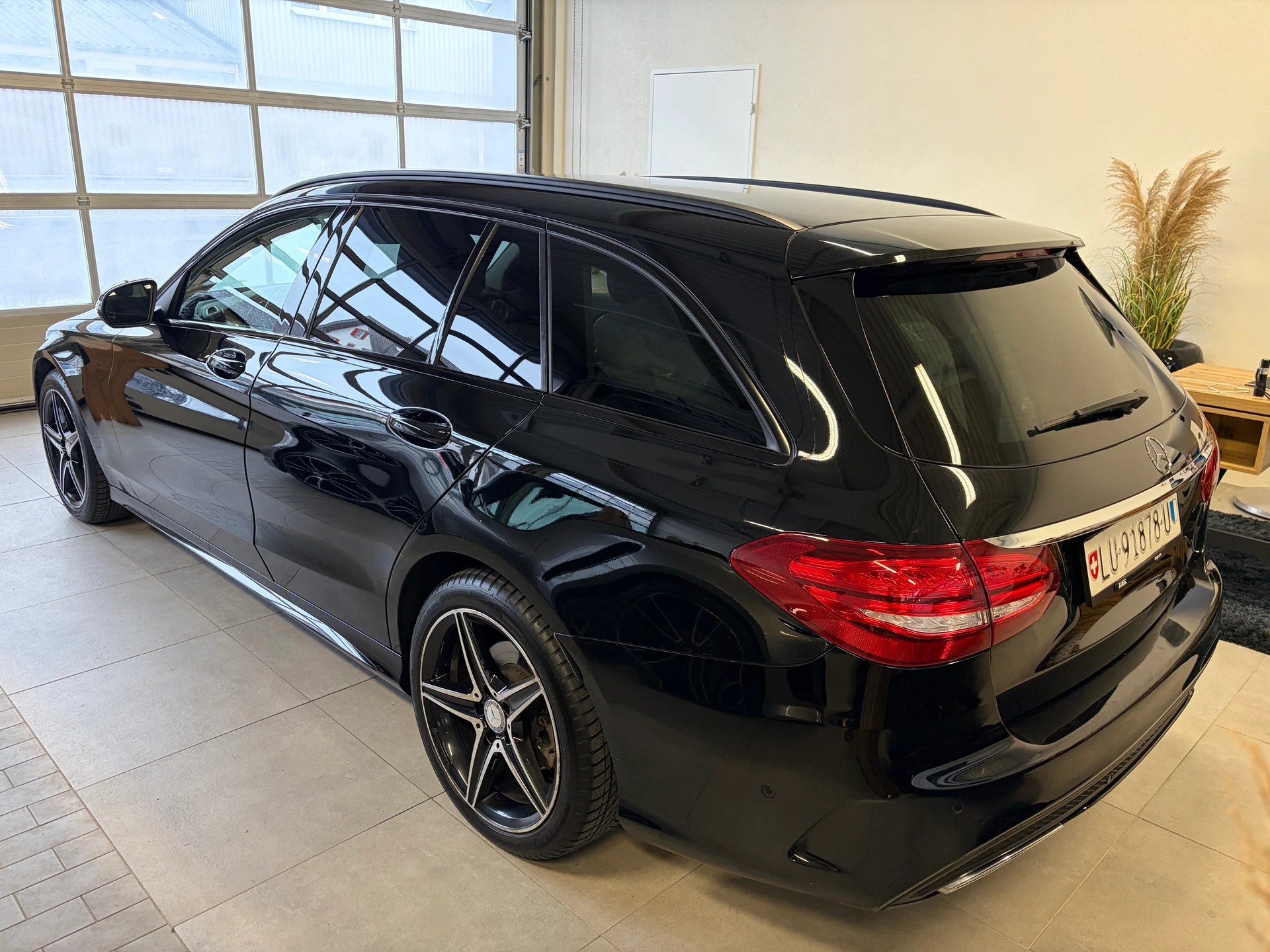MERCEDES-BENZ C 250 d AMG Line 4Matic 9G-Tronic-image-2
