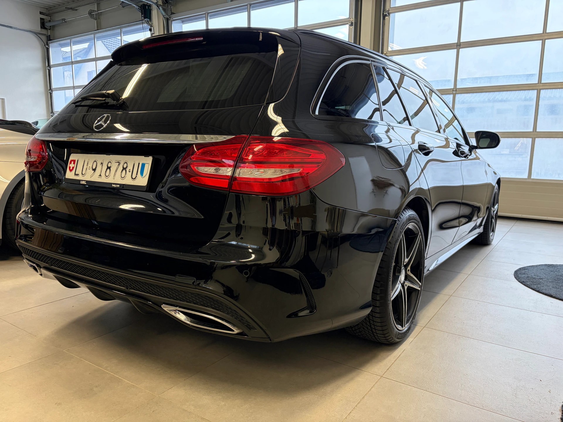 MERCEDES-BENZ C 250 d AMG Line 4Matic 9G-Tronic-image-3