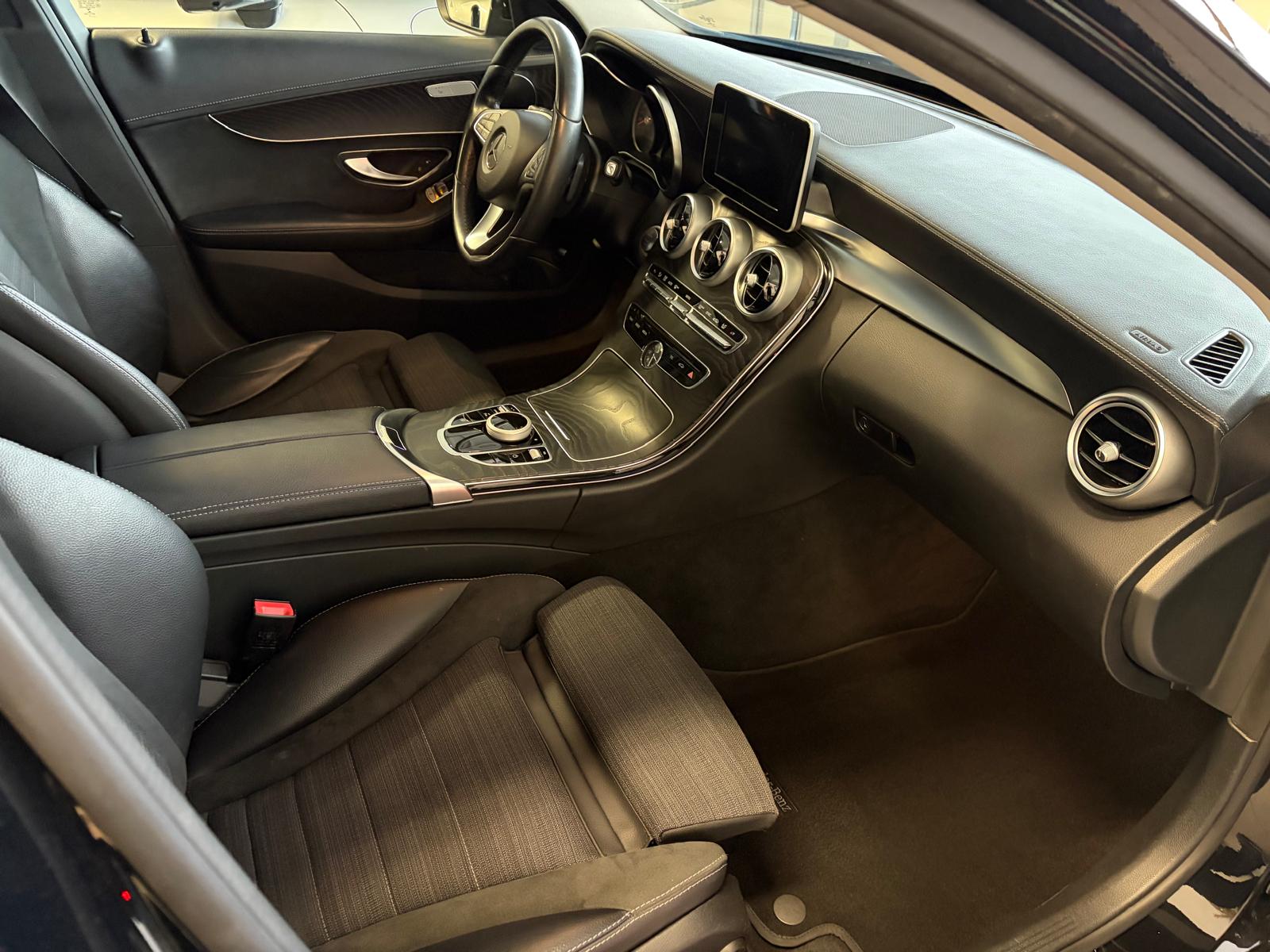 MERCEDES-BENZ C 250 d AMG Line 4Matic 9G-Tronic-image-5