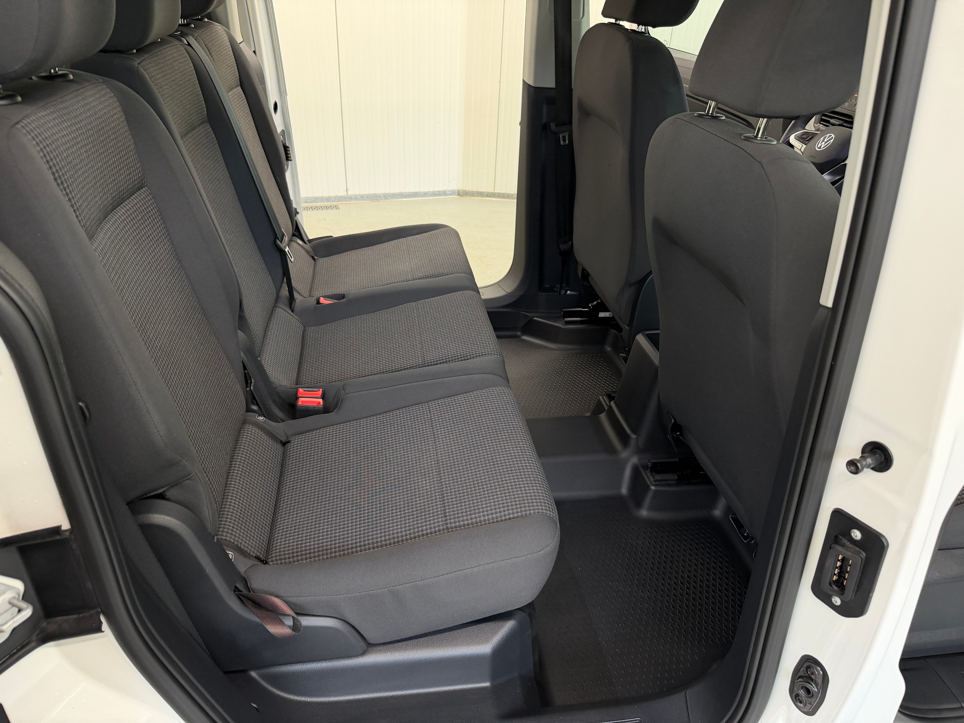 VW Caddy Kombi 2.0TDI BlueMotion Technology-image-18