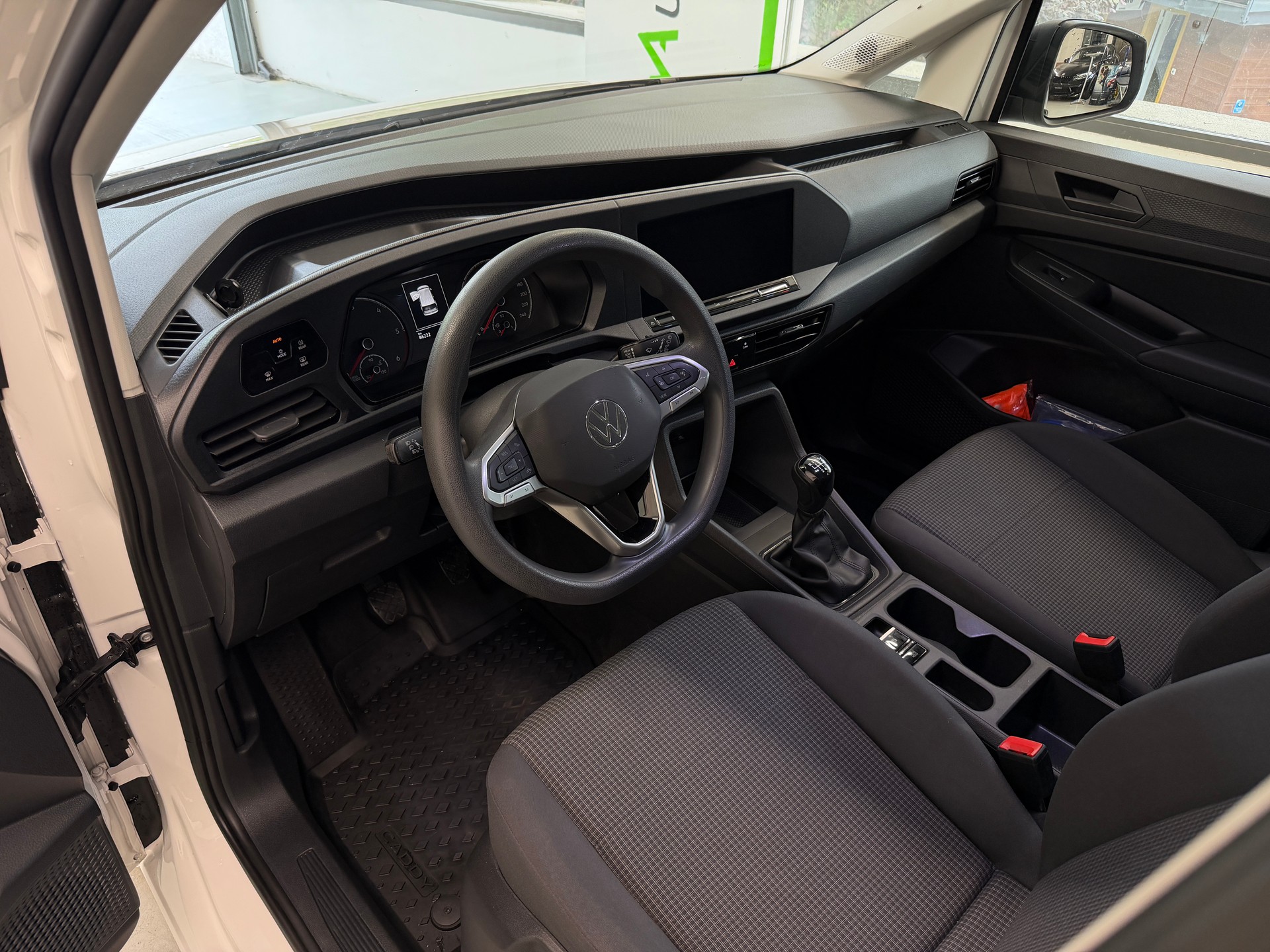 VW Caddy Kombi 2.0TDI BlueMotion Technology-image-10