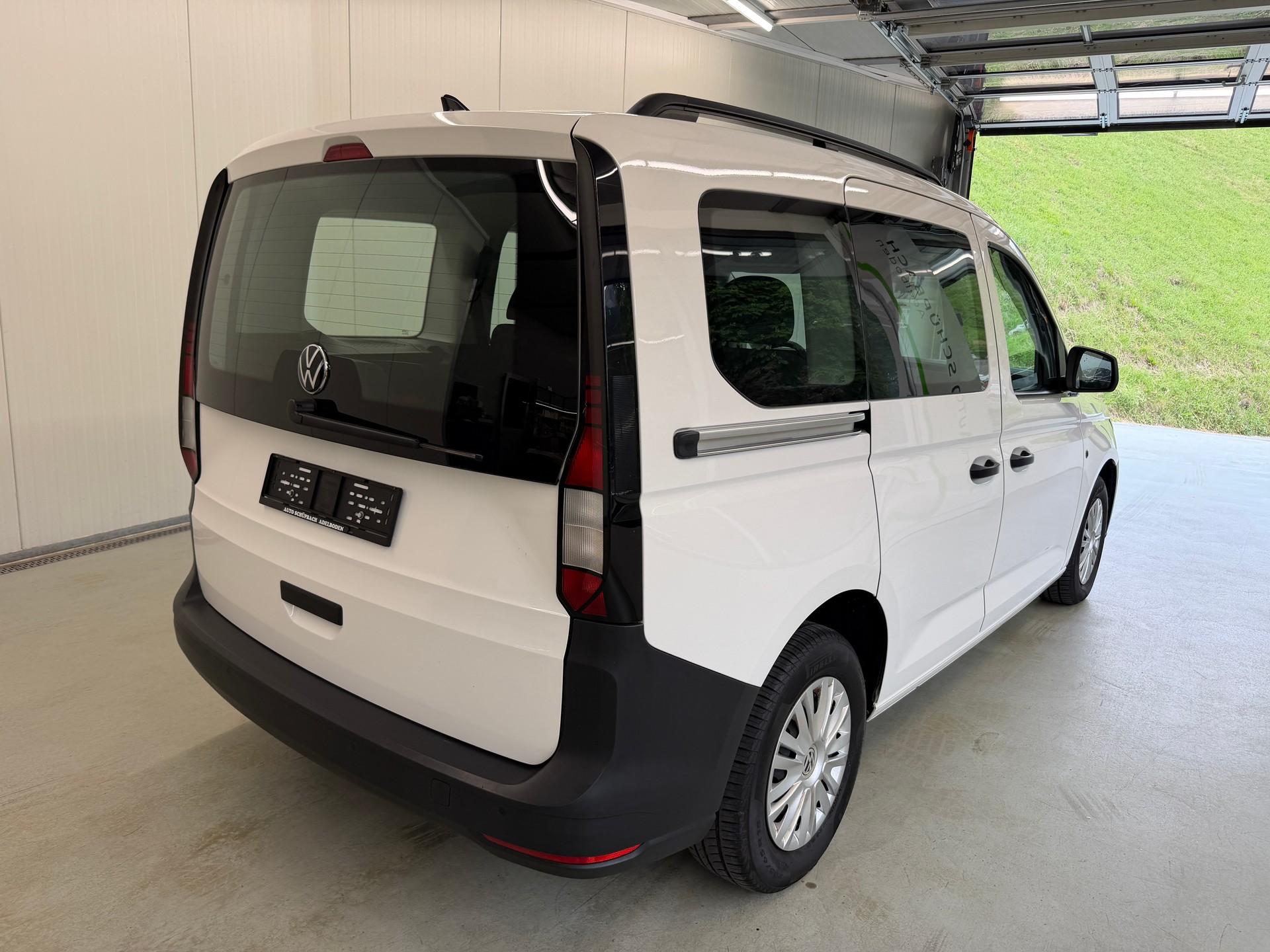 VW Caddy Kombi 2.0TDI BlueMotion Technology-image-3