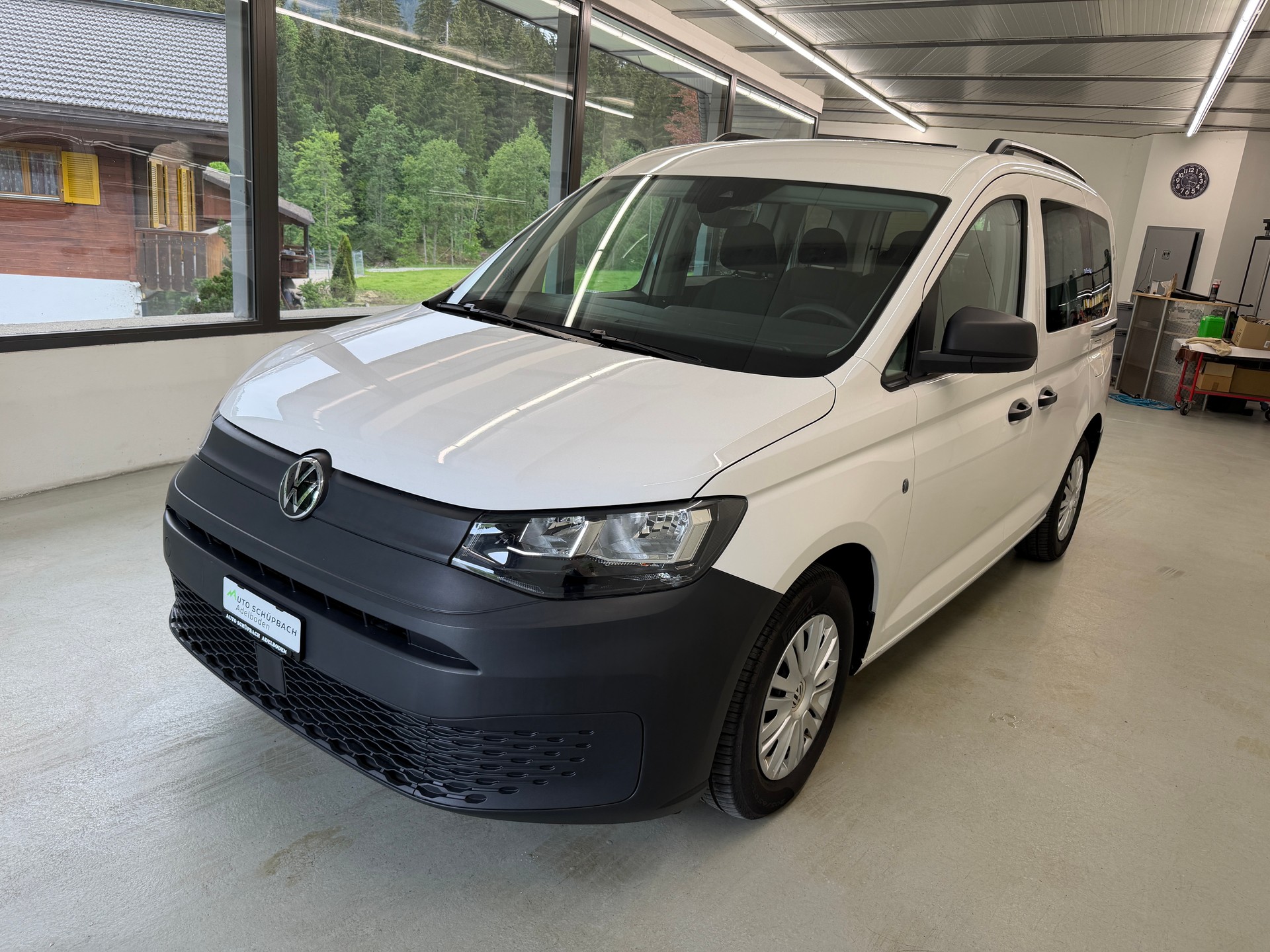 VW Caddy Kombi 2.0TDI BlueMotion Technology-image-8