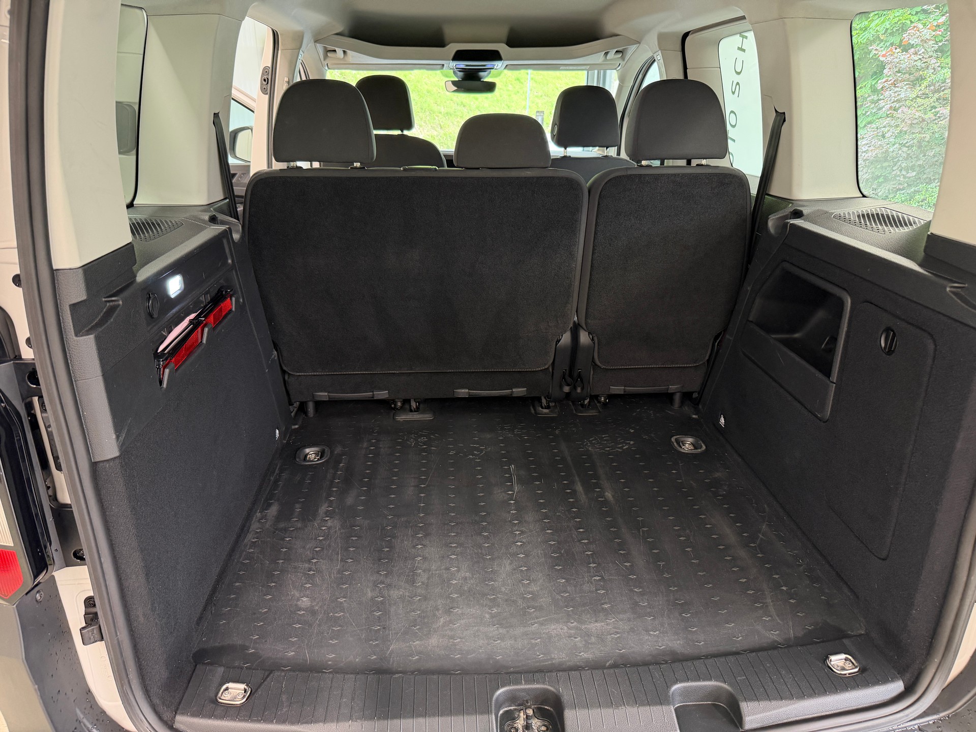 VW Caddy Kombi 2.0TDI BlueMotion Technology-image-17