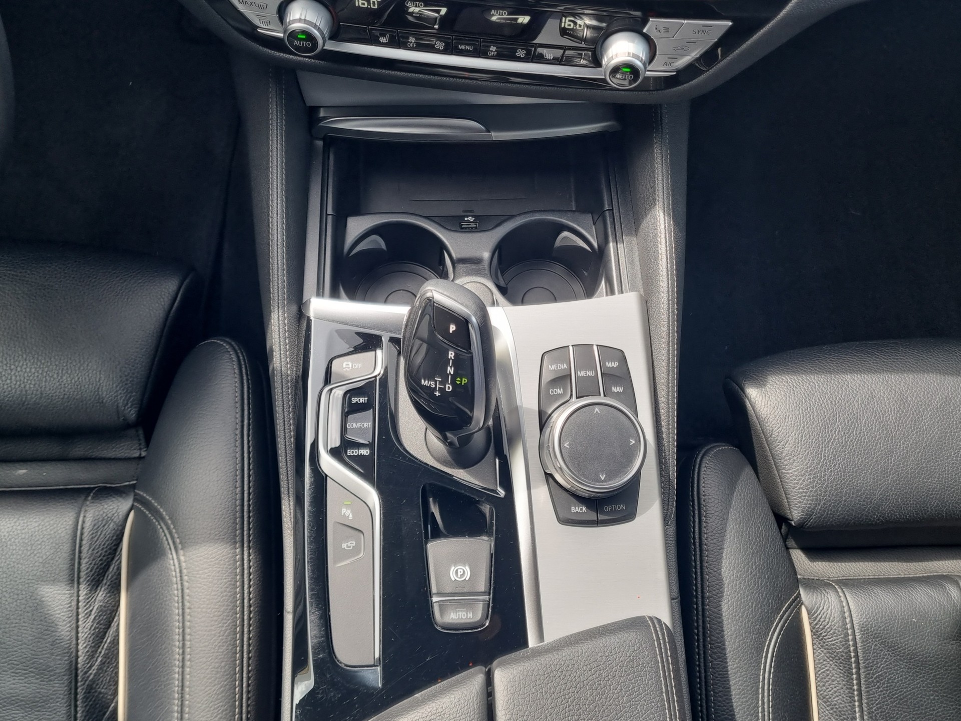 BMW 530i xDrive Touring M Sport-image-16