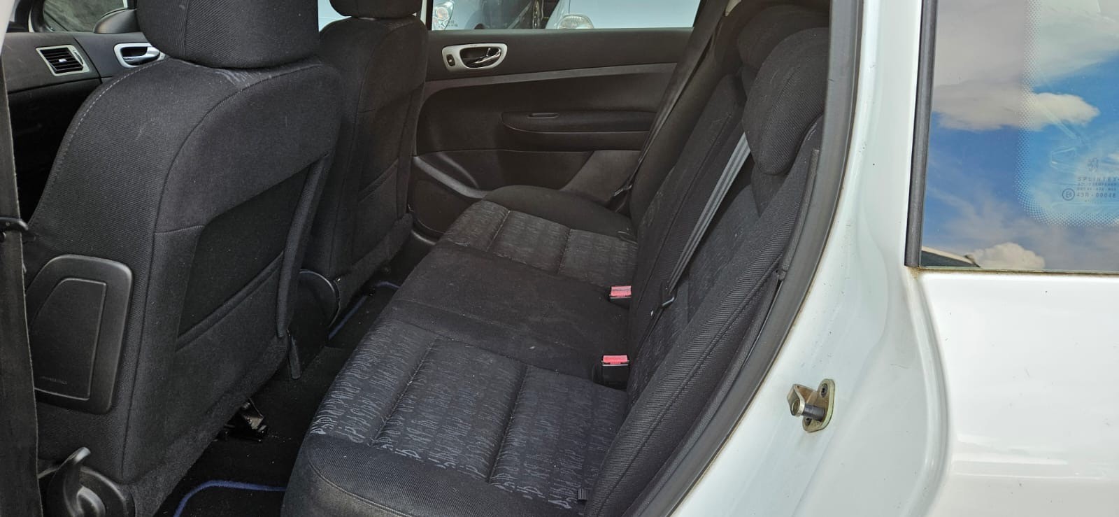 PEUGEOT 307 SW 2.0 16V Premium-image-7