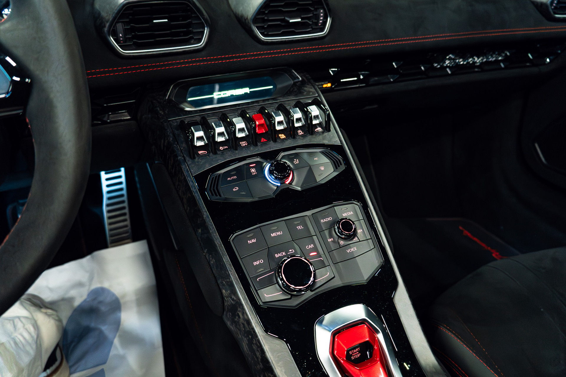 LAMBORGHINI Huracan LP640-4 Spyder Performante DCT / CH Auto / Novitec / Liftsystem / Sammlerzustand / tiefste Kilometer in EU-image-14