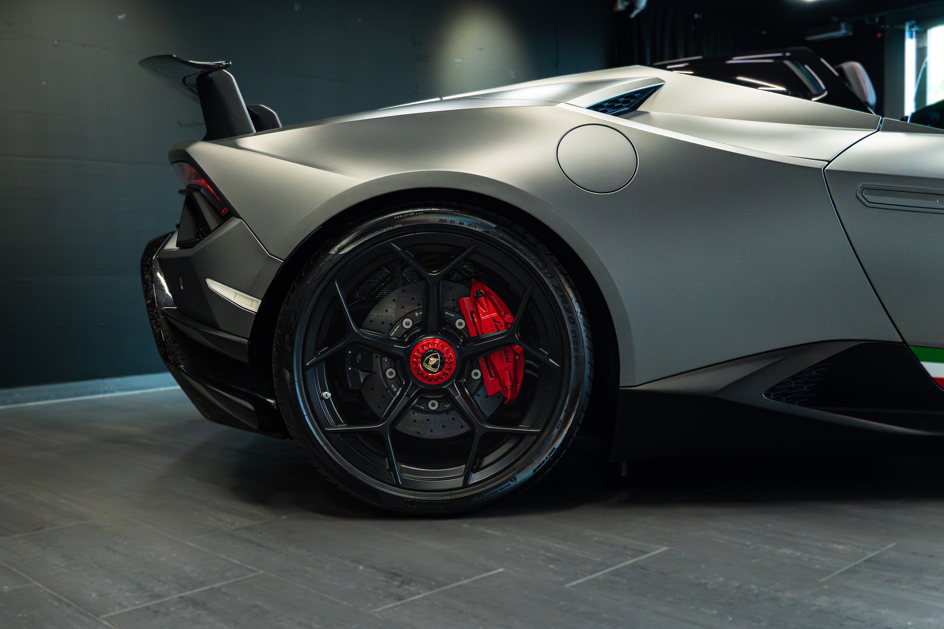 LAMBORGHINI Huracan LP640-4 Spyder Performante DCT / CH Auto / Novitec / Liftsystem / Sammlerzustand / tiefste Kilometer in EU-image-3