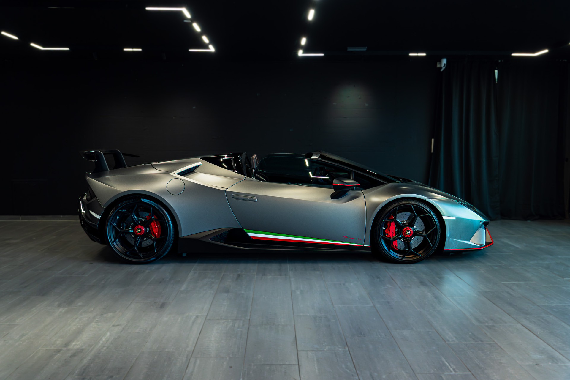 LAMBORGHINI Huracan LP640-4 Spyder Performante DCT / CH Auto / Novitec / Liftsystem / Sammlerzustand / tiefste Kilometer in EU-image-4