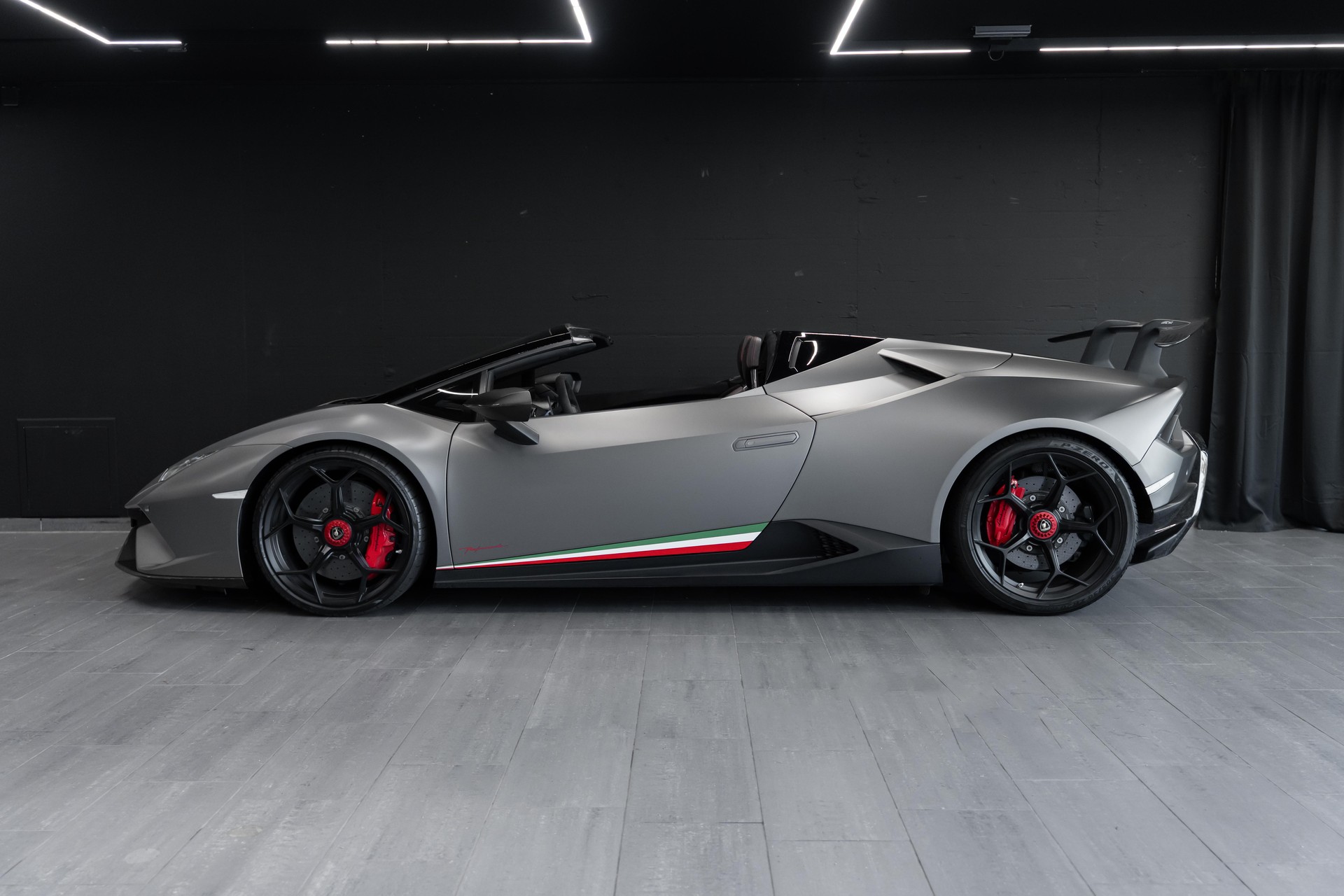 LAMBORGHINI Huracan LP640-4 Spyder Performante DCT / CH Auto / Novitec / Liftsystem / Sammlerzustand / tiefste Kilometer in EU-image-3