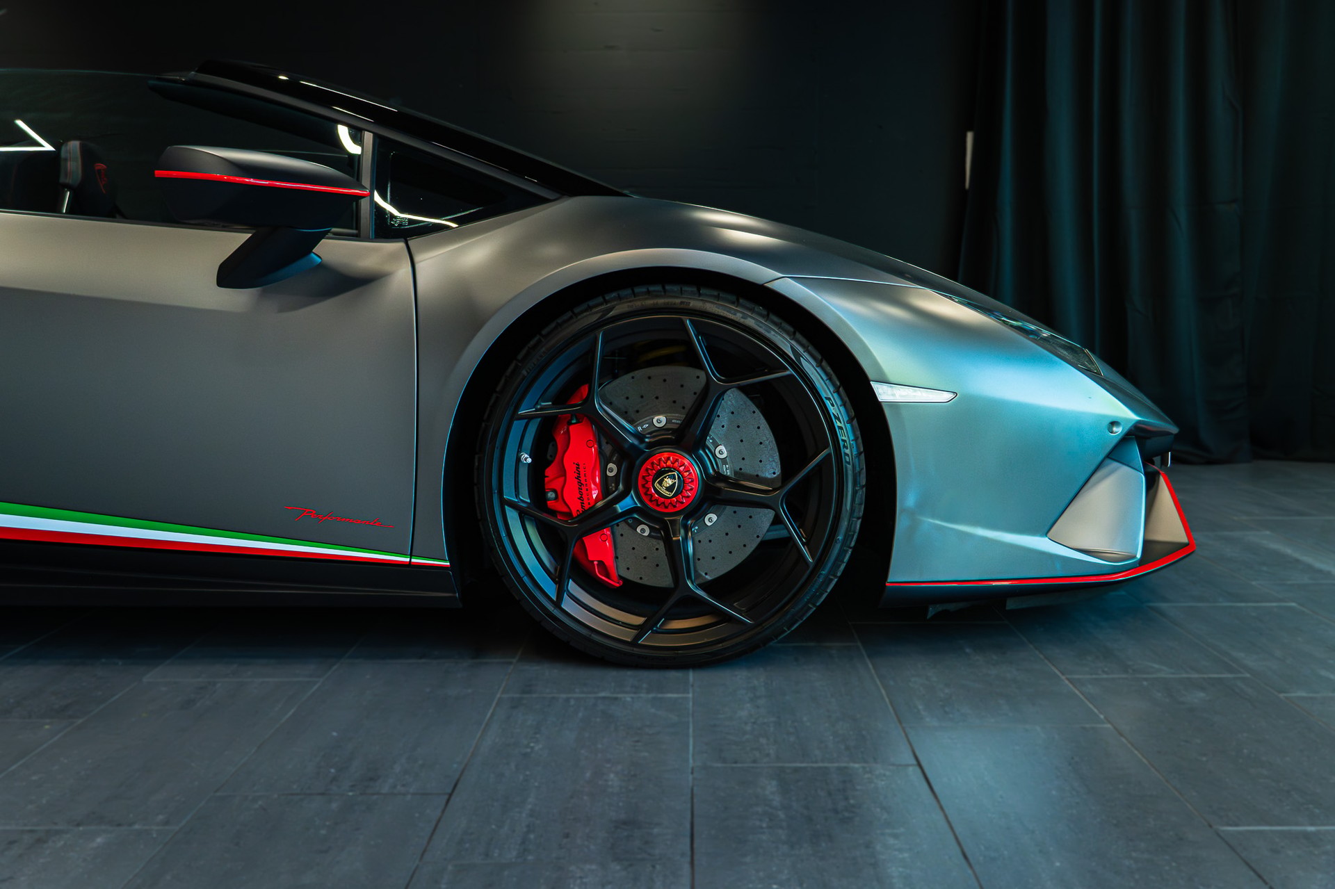 LAMBORGHINI Huracan LP640-4 Spyder Performante DCT / CH Auto / Novitec / Liftsystem / Sammlerzustand / tiefste Kilometer in EU-image-2