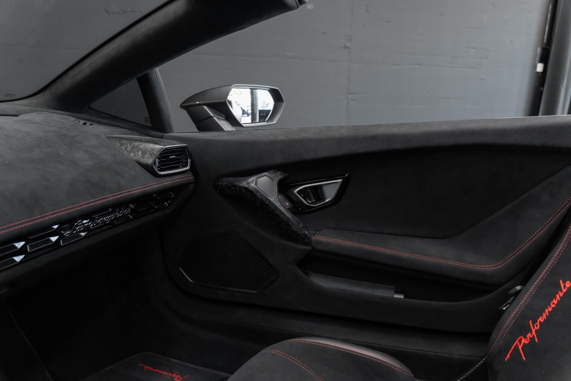 LAMBORGHINI Huracan LP640-4 Spyder Performante DCT / CH Auto / Novitec / Liftsystem / Sammlerzustand / tiefste Kilometer in EU-image-13