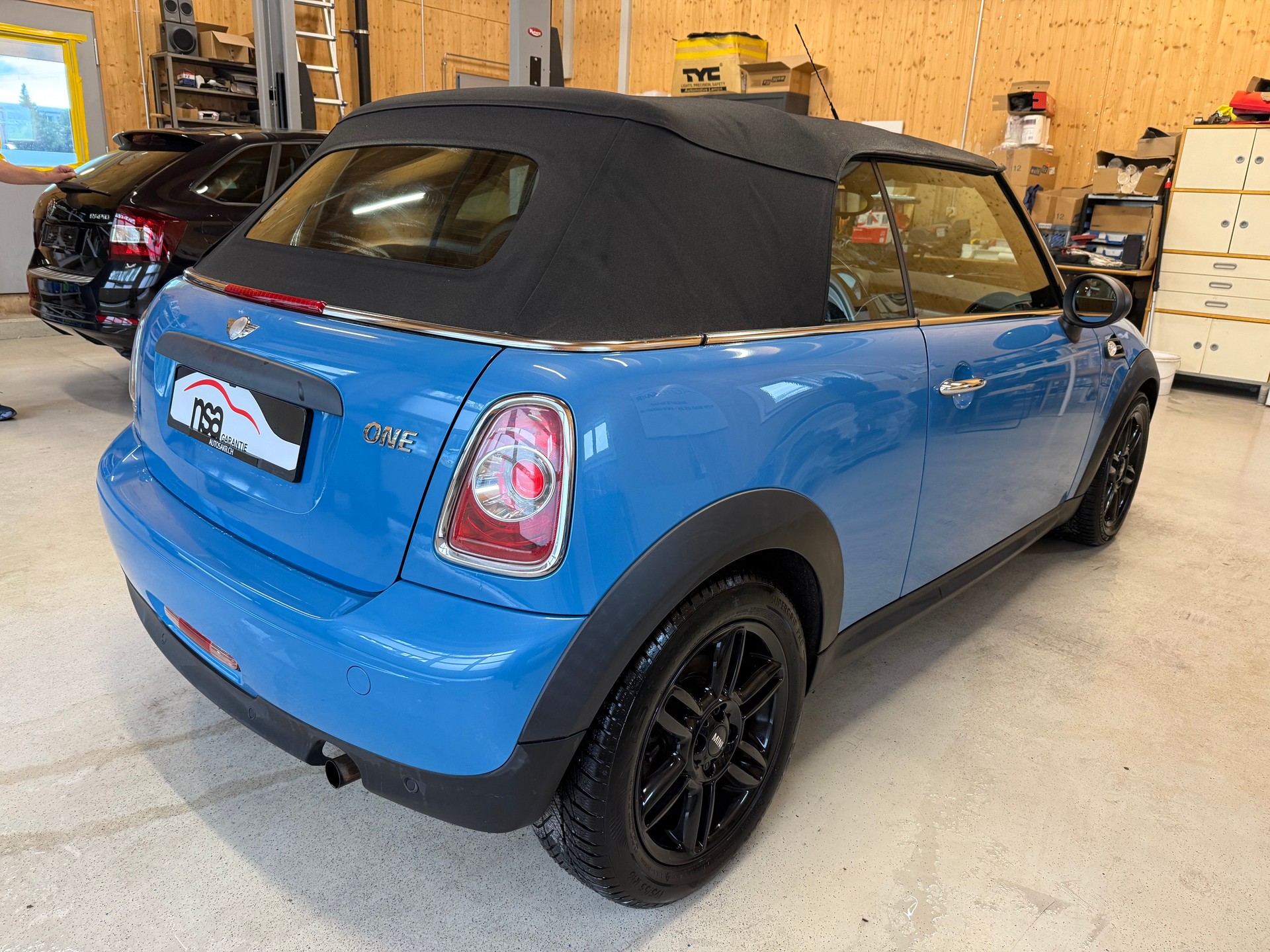 MINI One Cabriolet-image-4