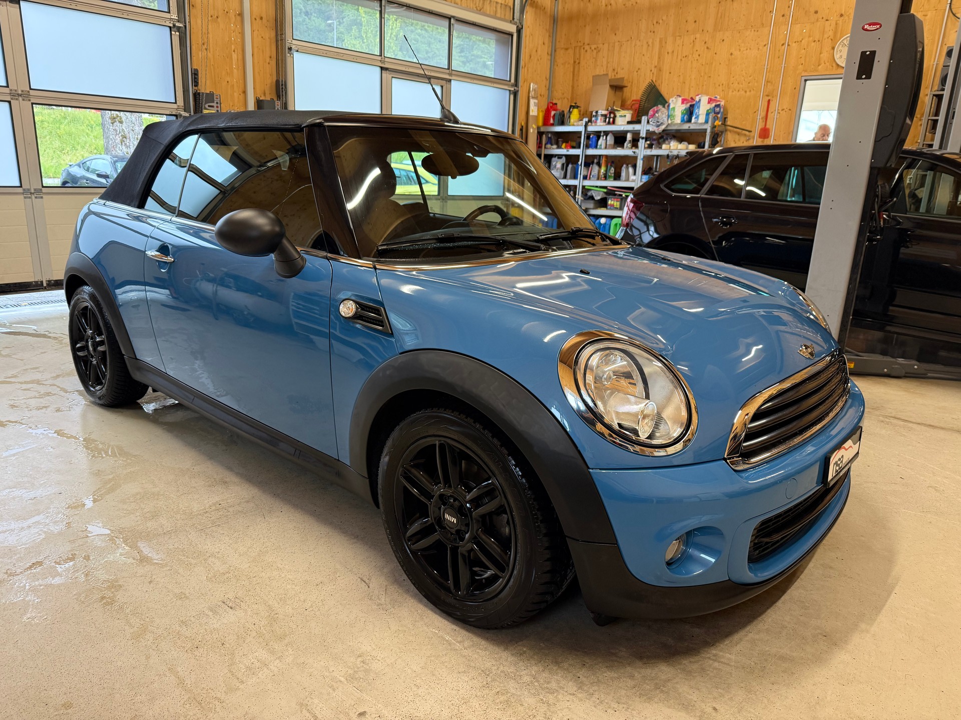 MINI One Cabriolet-image-3