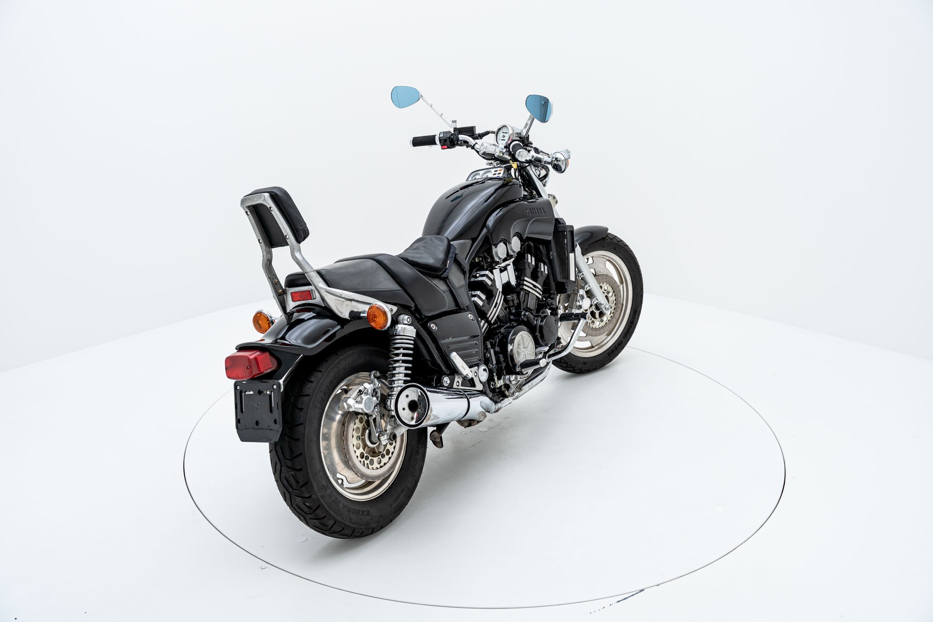 YAMAHA V-Max VMX 1200-showroom-element-3