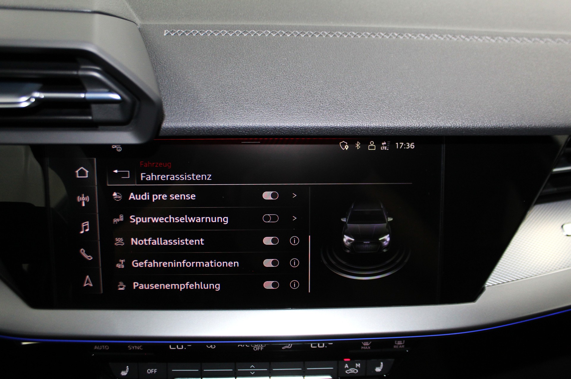 AUDI S3 Sportback 2.0 TFSI quattro S-tronic Black Edition Eibach Federn / CH-Fahrzeug-image-25