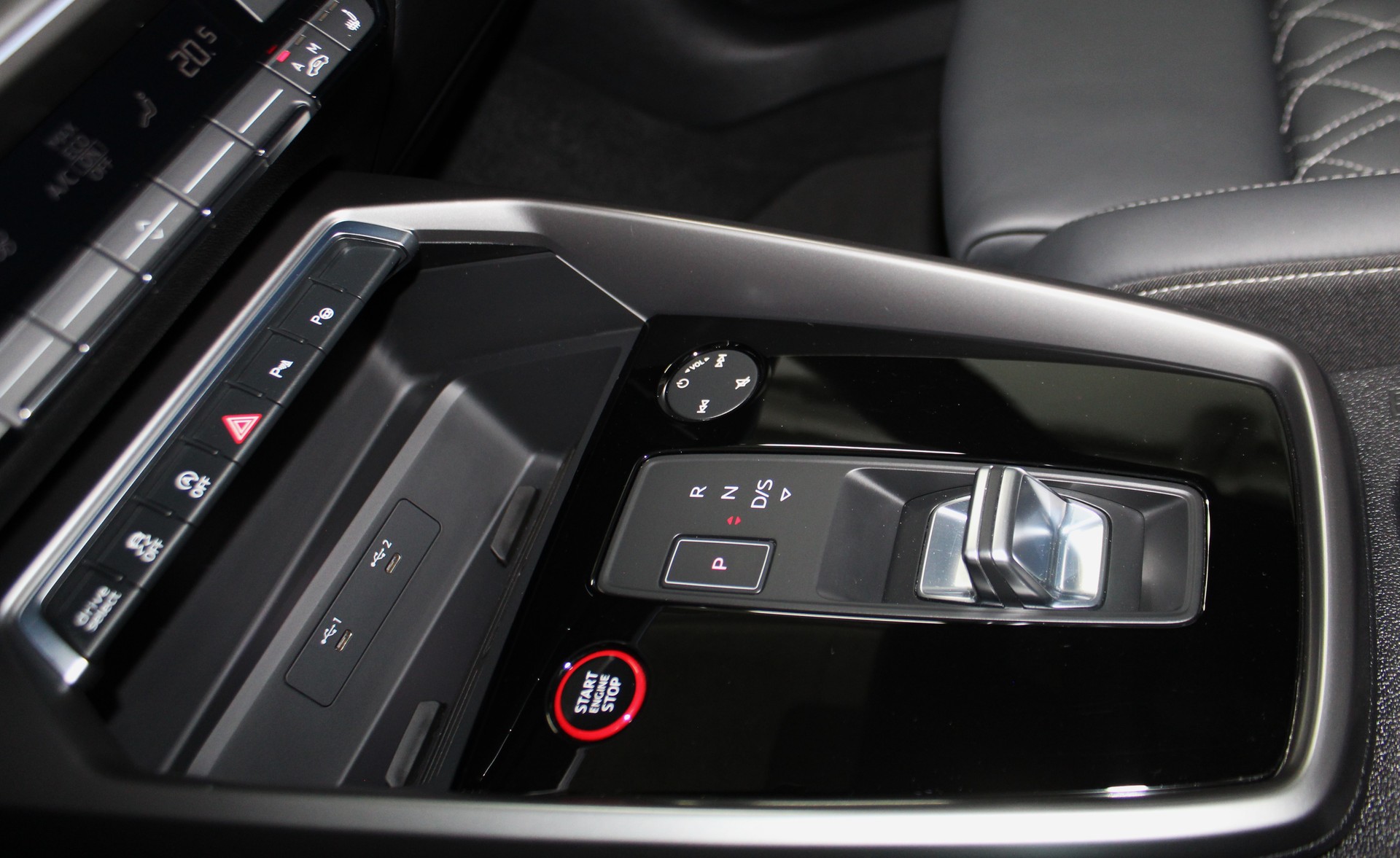AUDI S3 Sportback 2.0 TFSI quattro S-tronic Black Edition Eibach Federn / CH-Fahrzeug-image-15
