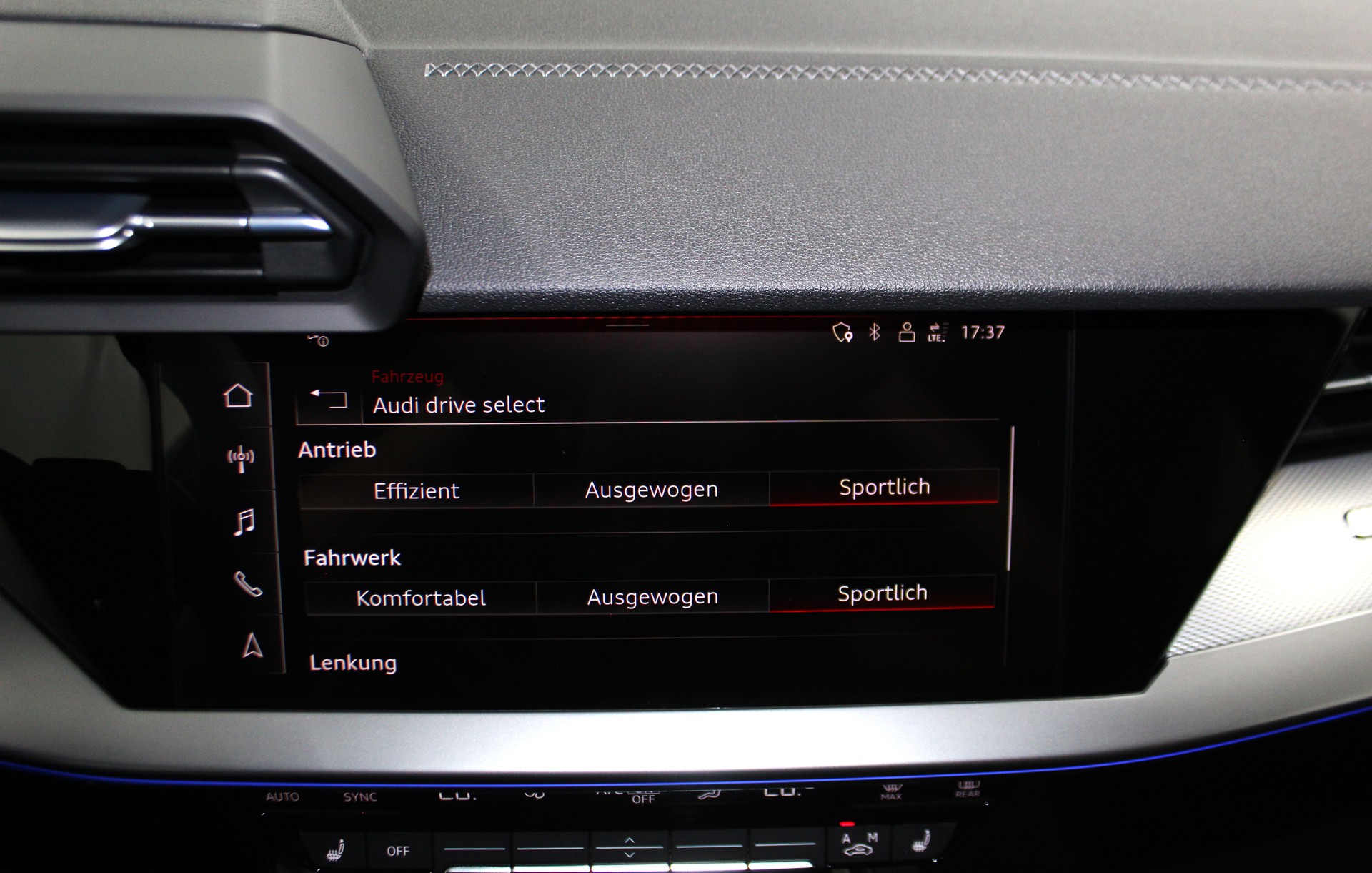 AUDI S3 Sportback 2.0 TFSI quattro S-tronic Black Edition Eibach Federn / CH-Fahrzeug-image-27