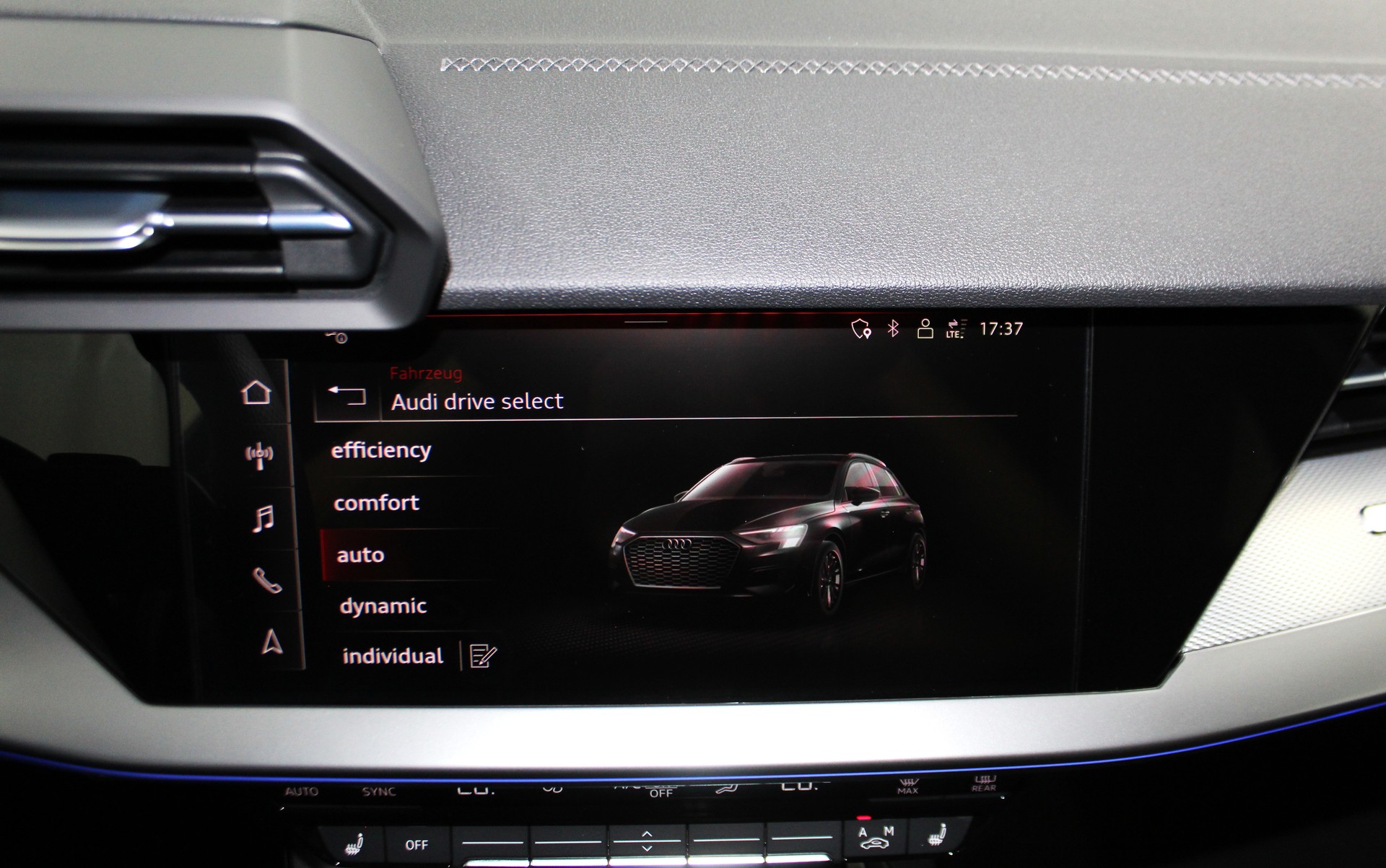 AUDI S3 Sportback 2.0 TFSI quattro S-tronic Black Edition Eibach Federn / CH-Fahrzeug-image-26