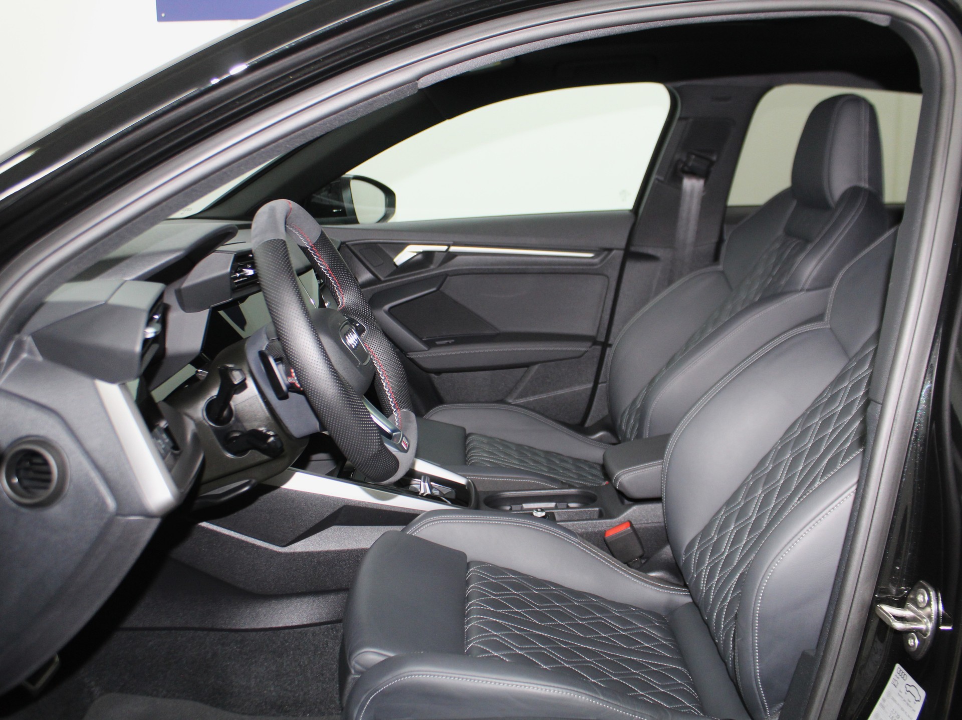 AUDI S3 Sportback 2.0 TFSI quattro S-tronic Black Edition Eibach Federn / CH-Fahrzeug-image-7