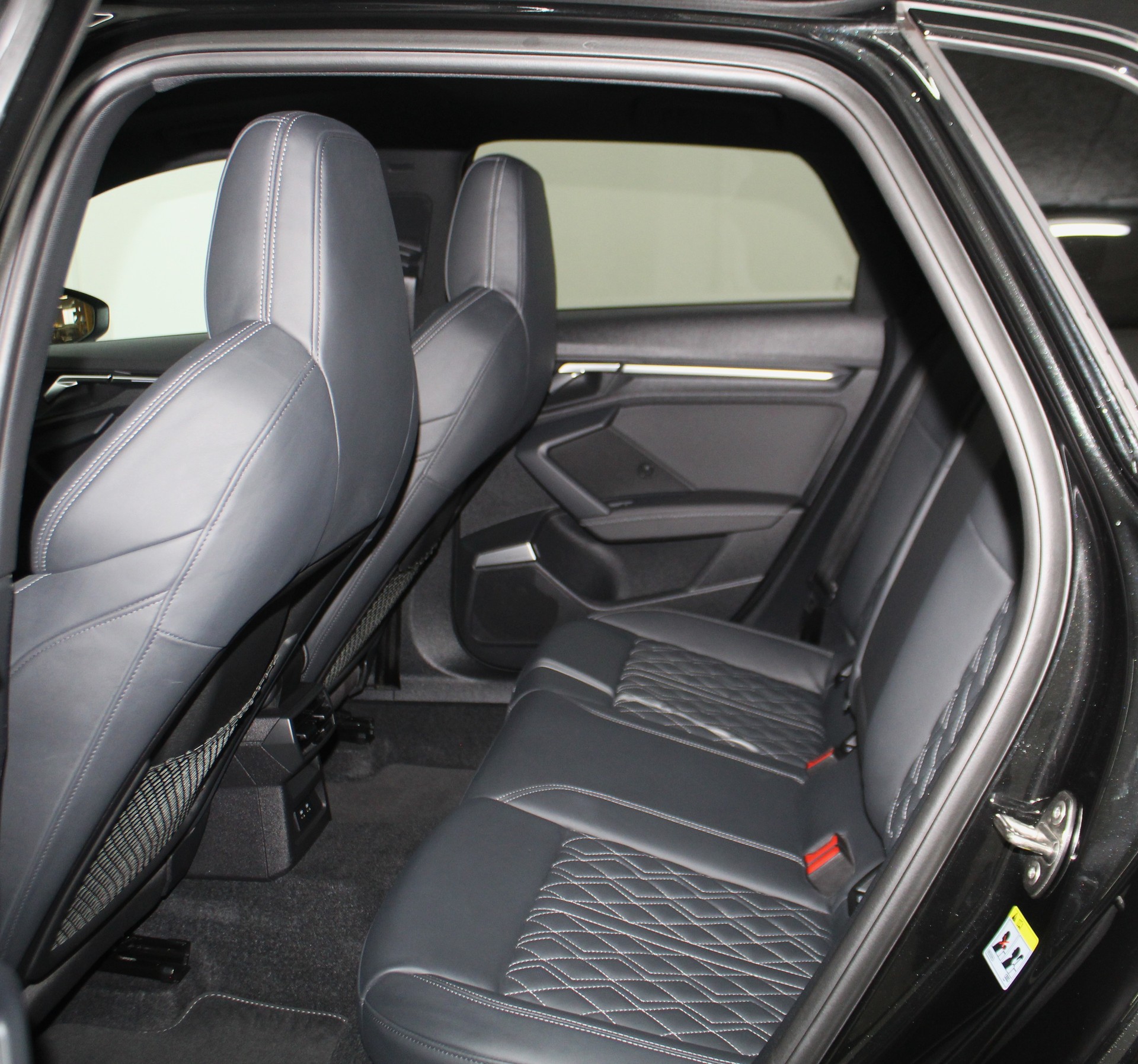 AUDI S3 Sportback 2.0 TFSI quattro S-tronic Black Edition Eibach Federn / CH-Fahrzeug-image-9