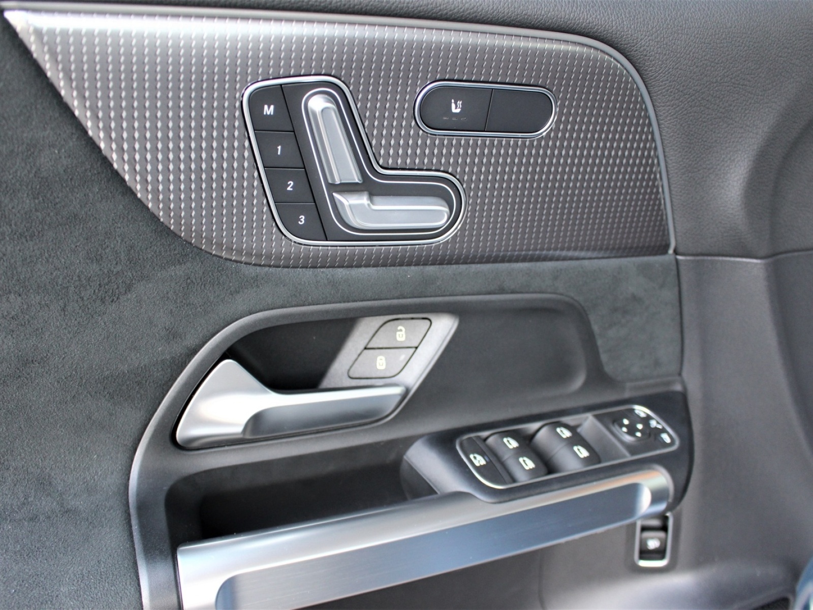 MERCEDES-BENZ EQB 350 AMG Line 4MATIC-image-10