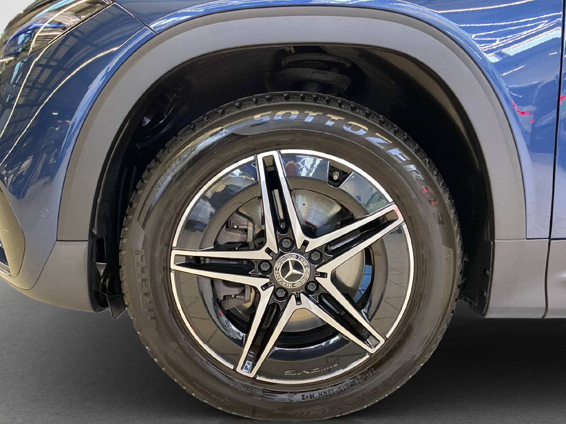 MERCEDES-BENZ EQB 350 AMG Line 4MATIC-image-5