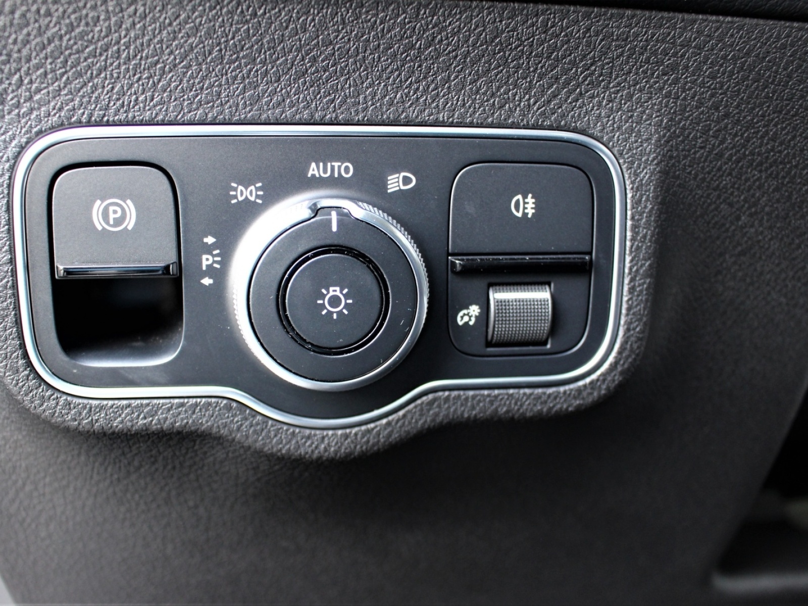 MERCEDES-BENZ EQB 350 AMG Line 4MATIC-image-11