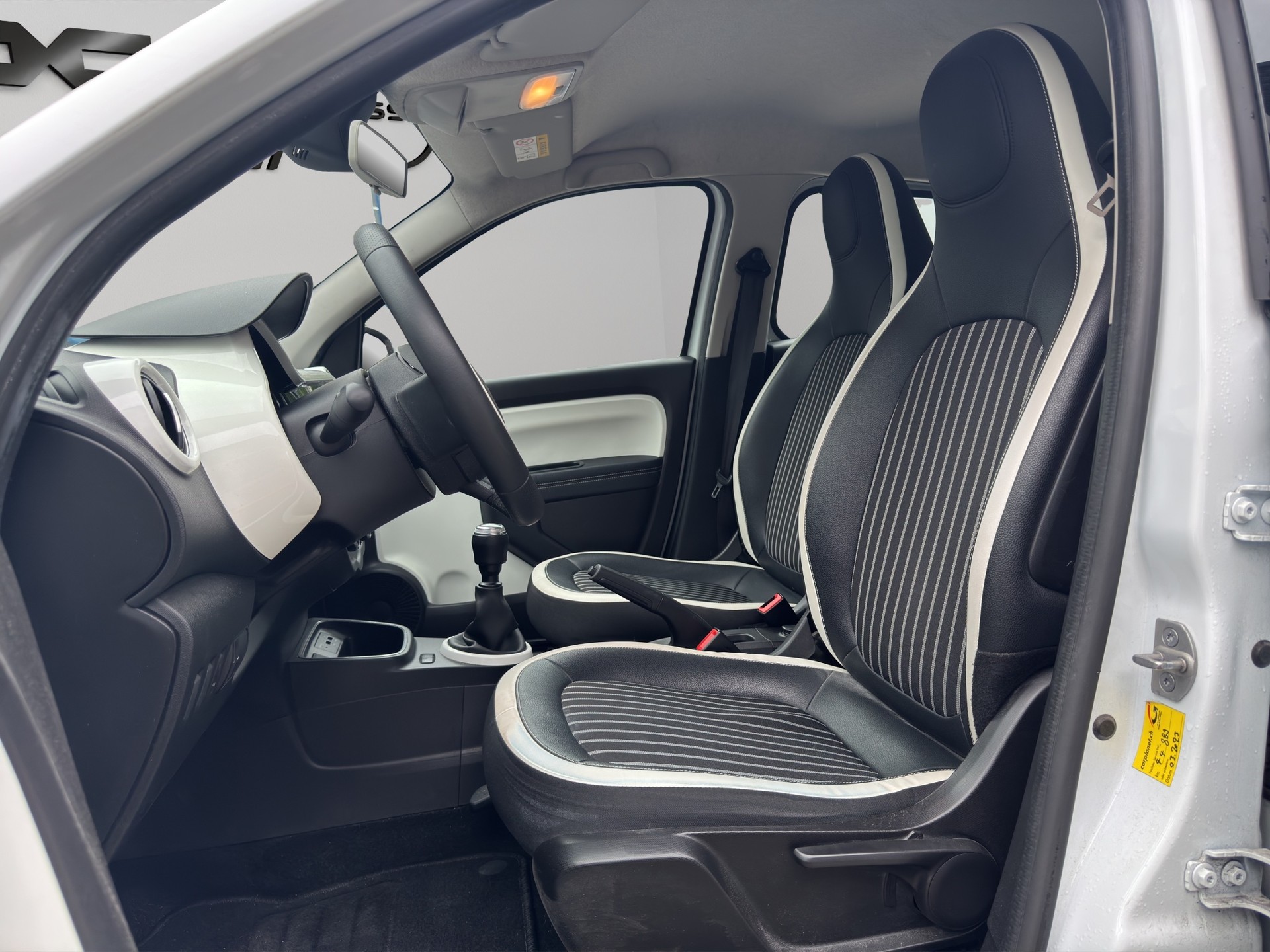 RENAULT Twingo SCe 65 Intens-image-8