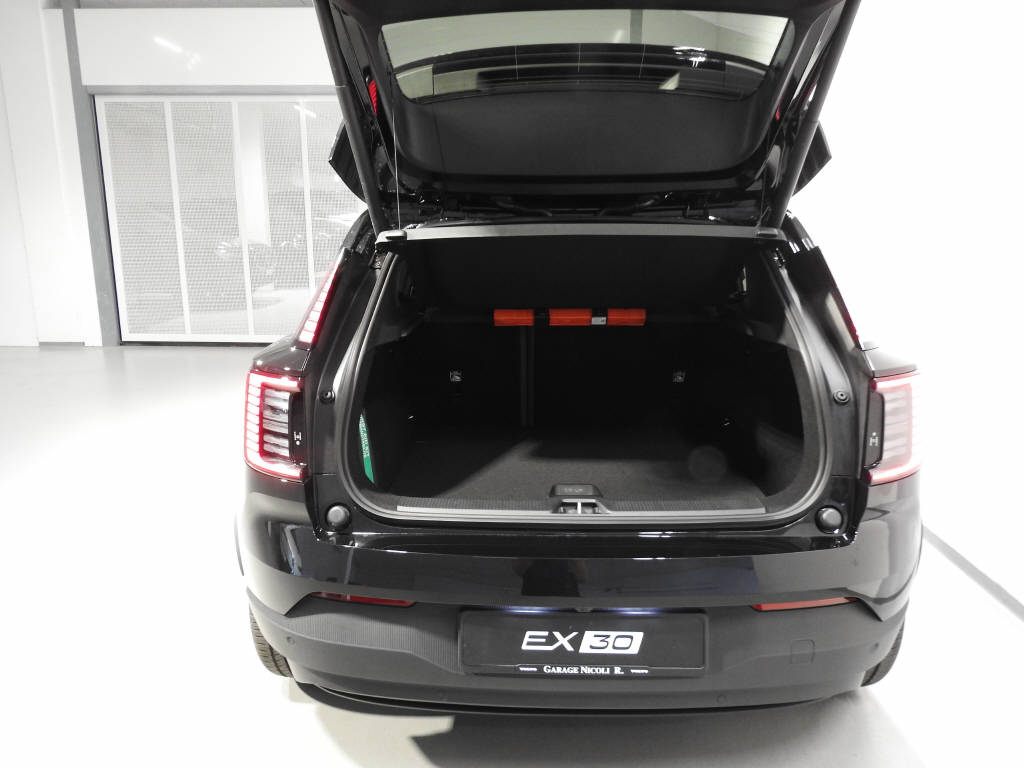 VOLVO EX 30 E60 Plus Swiss Black Edition-image-5