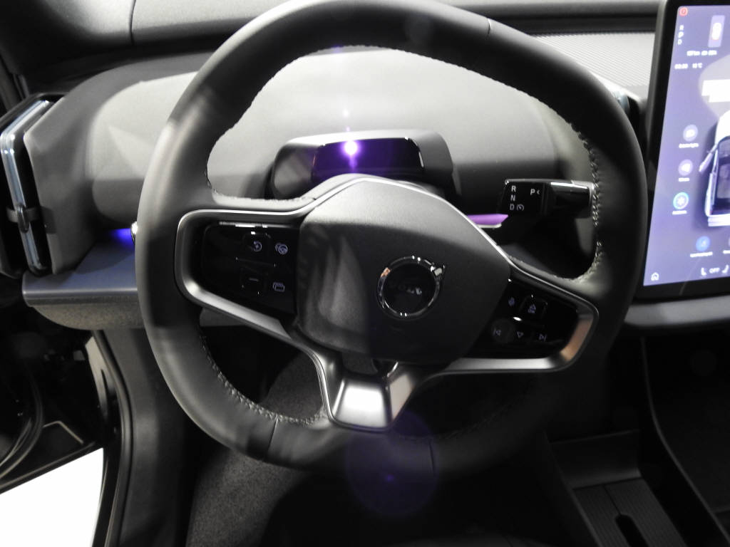 VOLVO EX 30 E60 Plus Swiss Black Edition-image-6