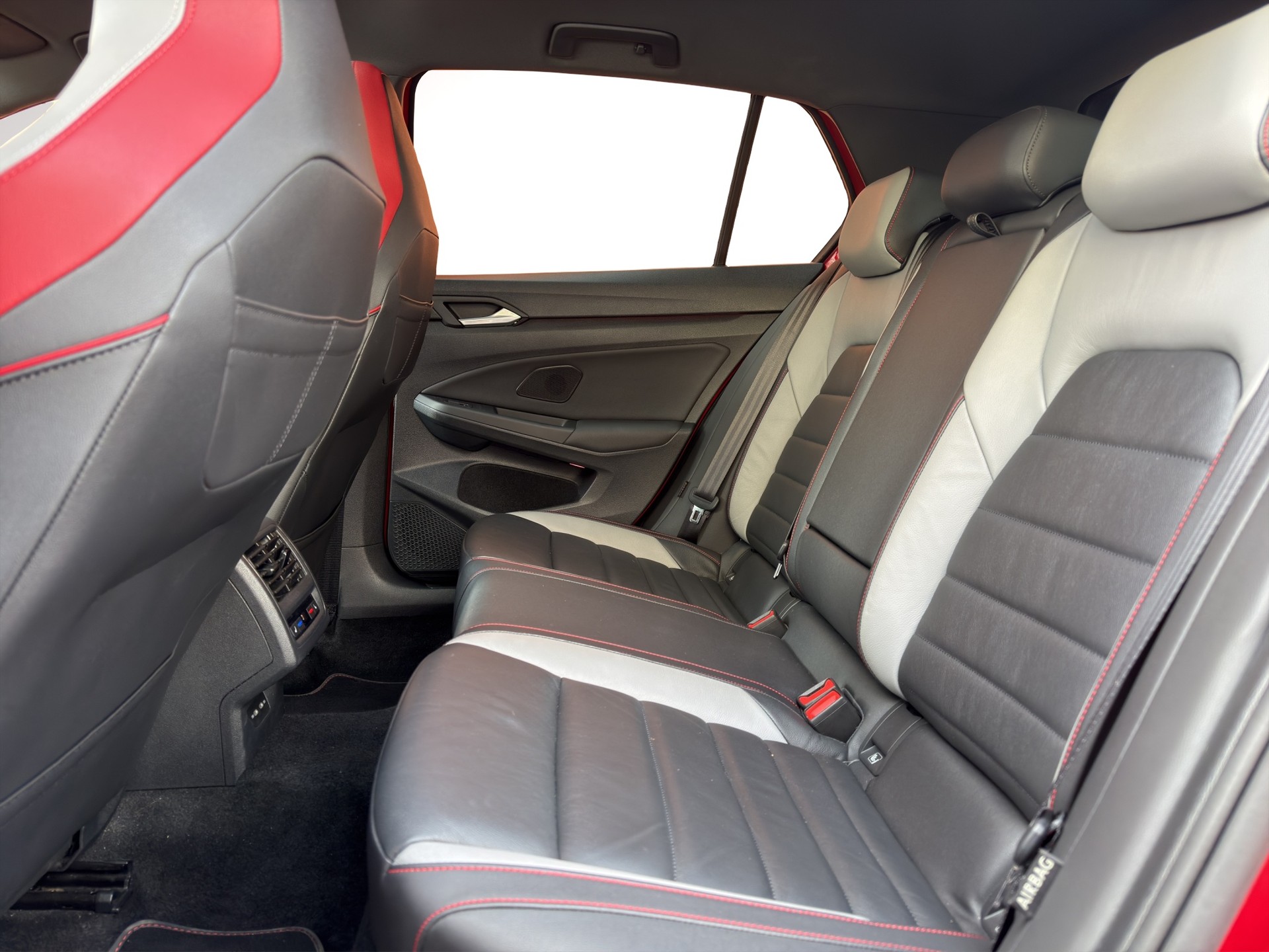 VW Golf 2.0 TSI GTI Clubsport DSG-image-14