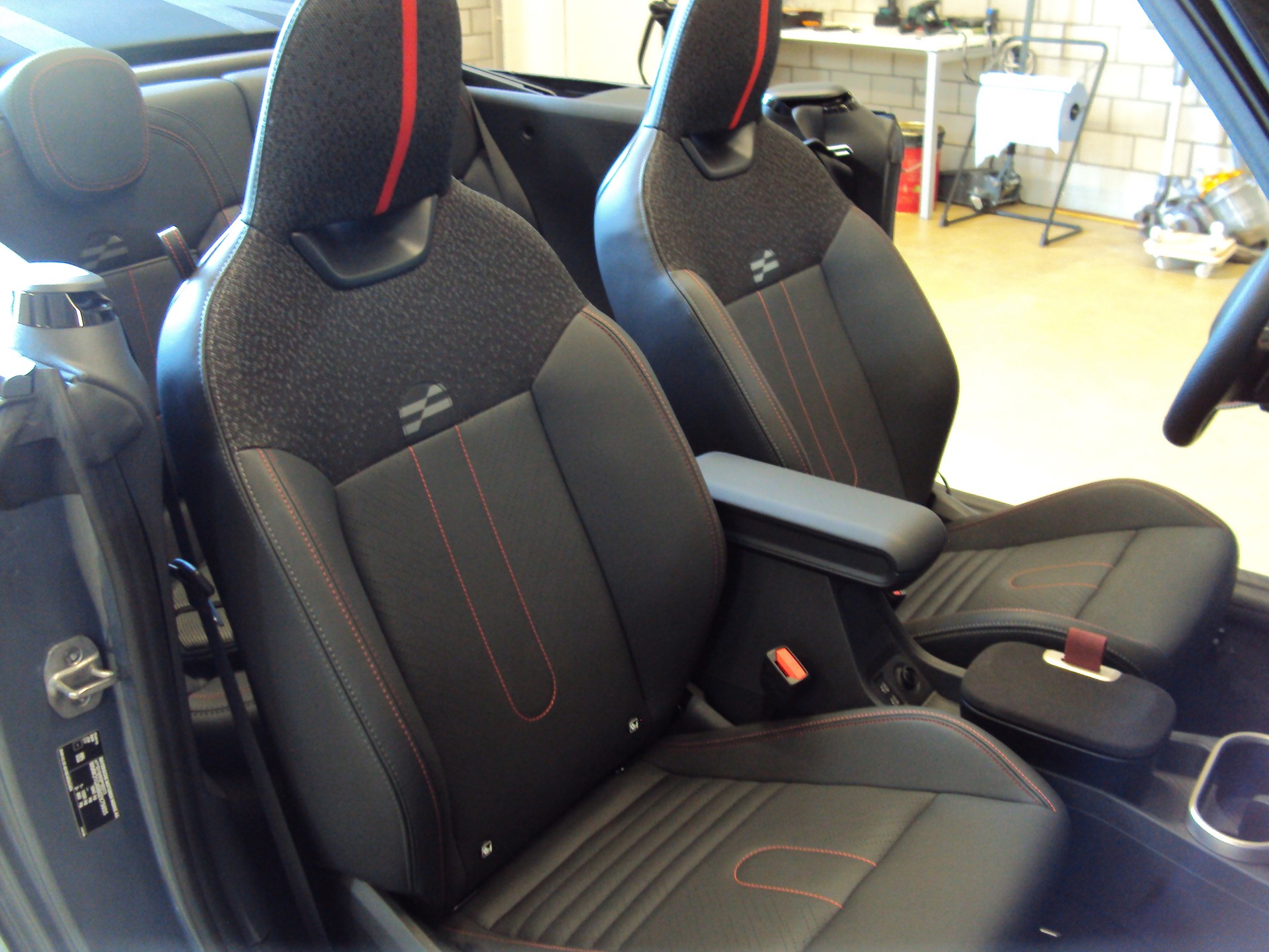 MINI Cooper John Cooper Works Cabriolet DKG-image-14
