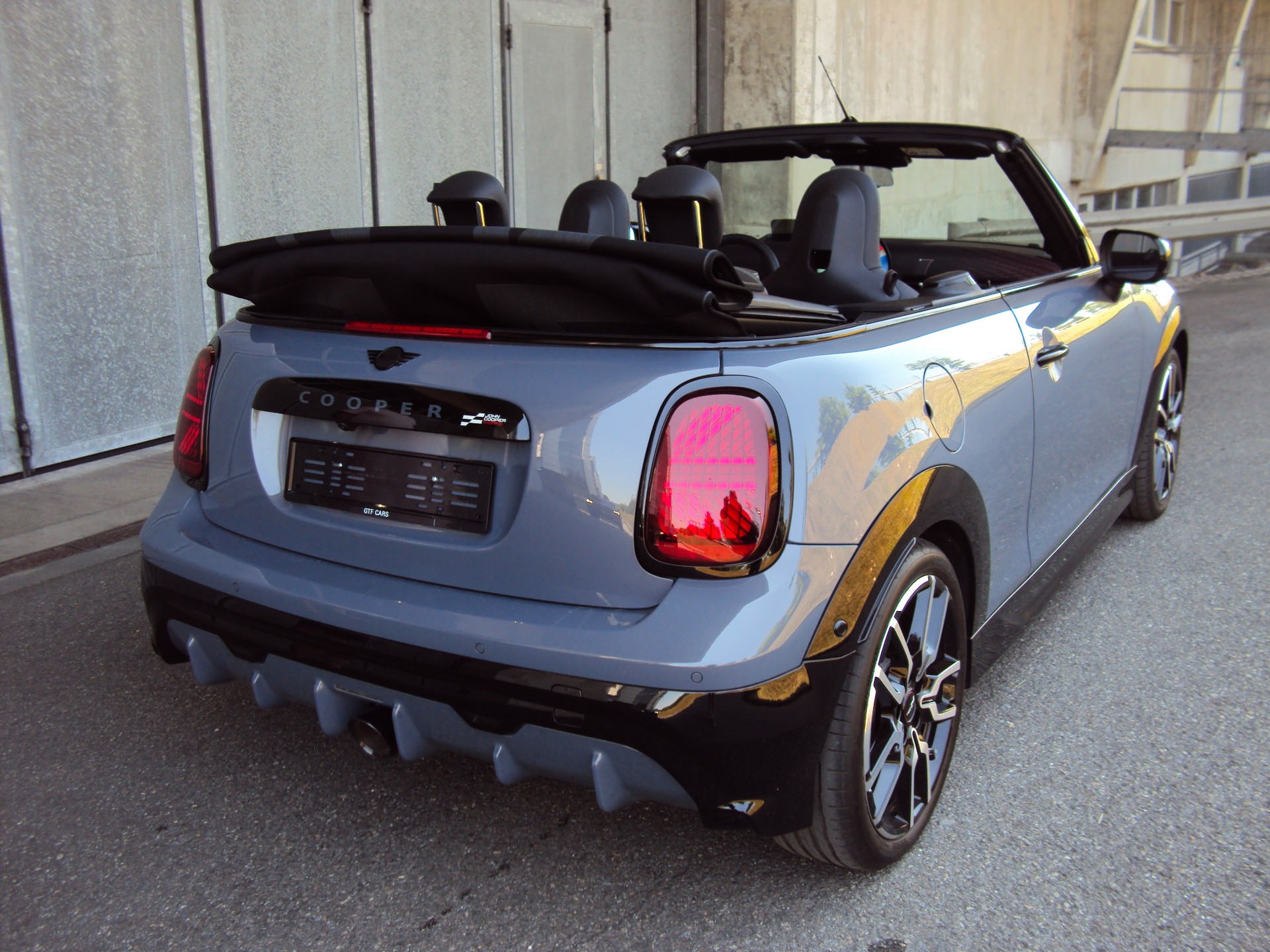 MINI Cooper John Cooper Works Cabriolet DKG-image-4