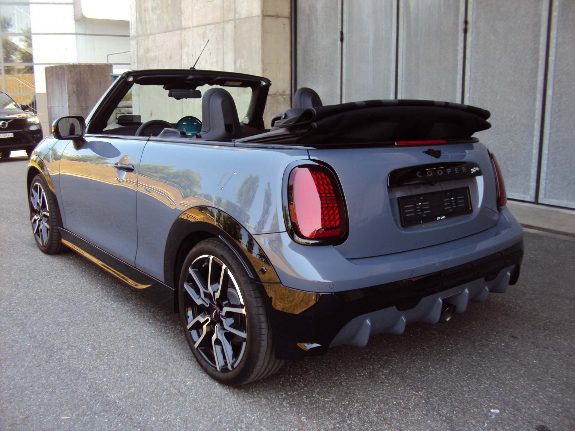 MINI Cooper John Cooper Works Cabriolet DKG-image-3