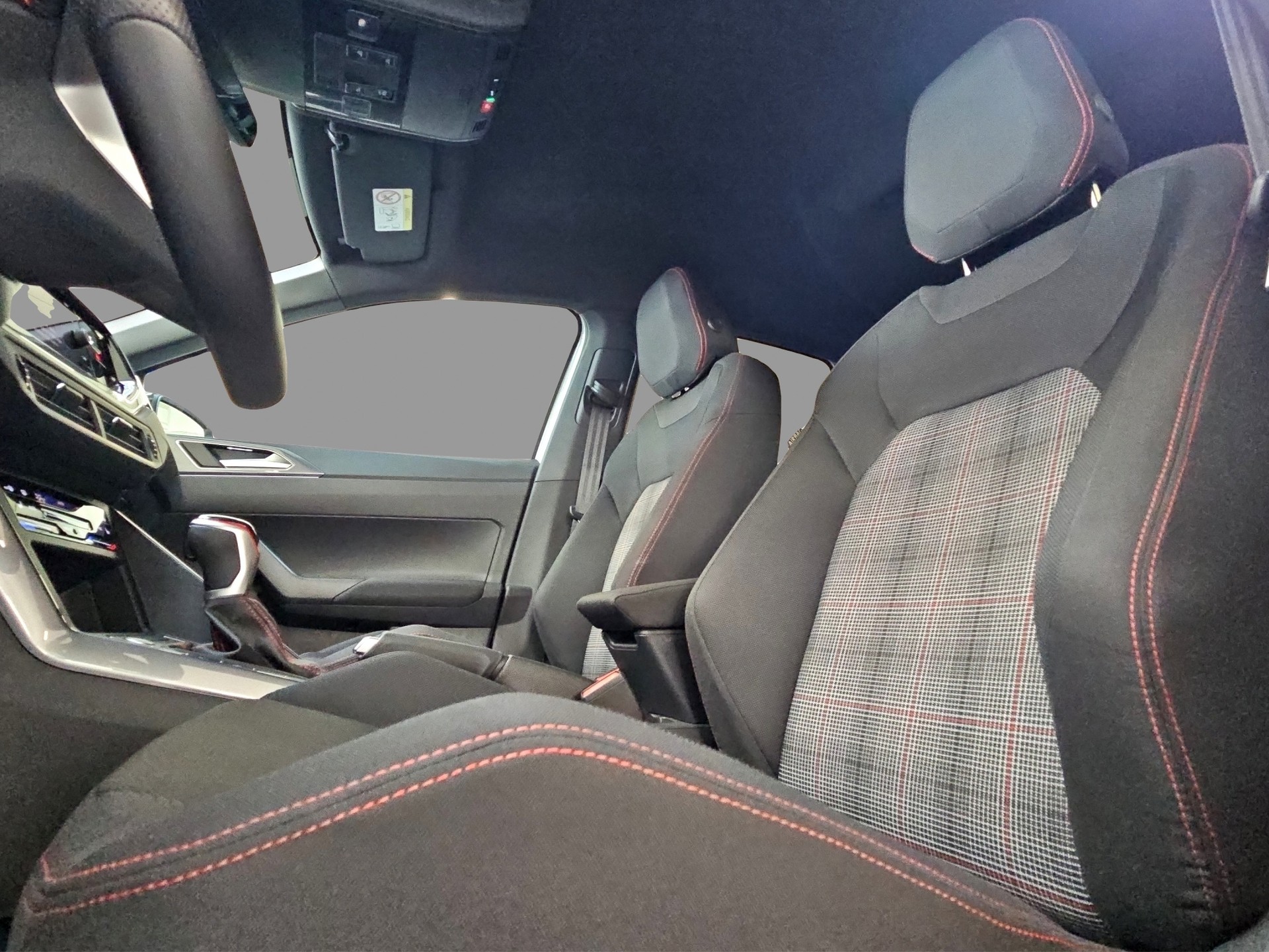 VW Polo 2.0 TSI GTI DSG-image-13
