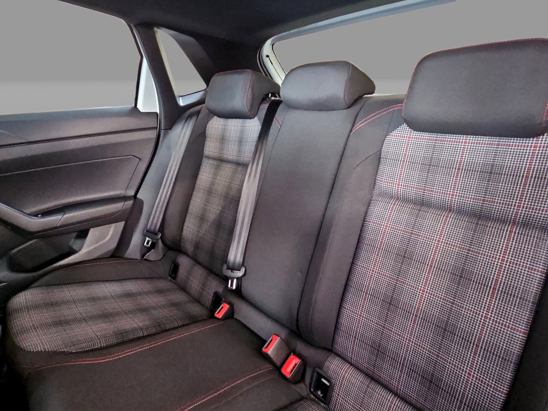 VW Polo 2.0 TSI GTI DSG-image-14