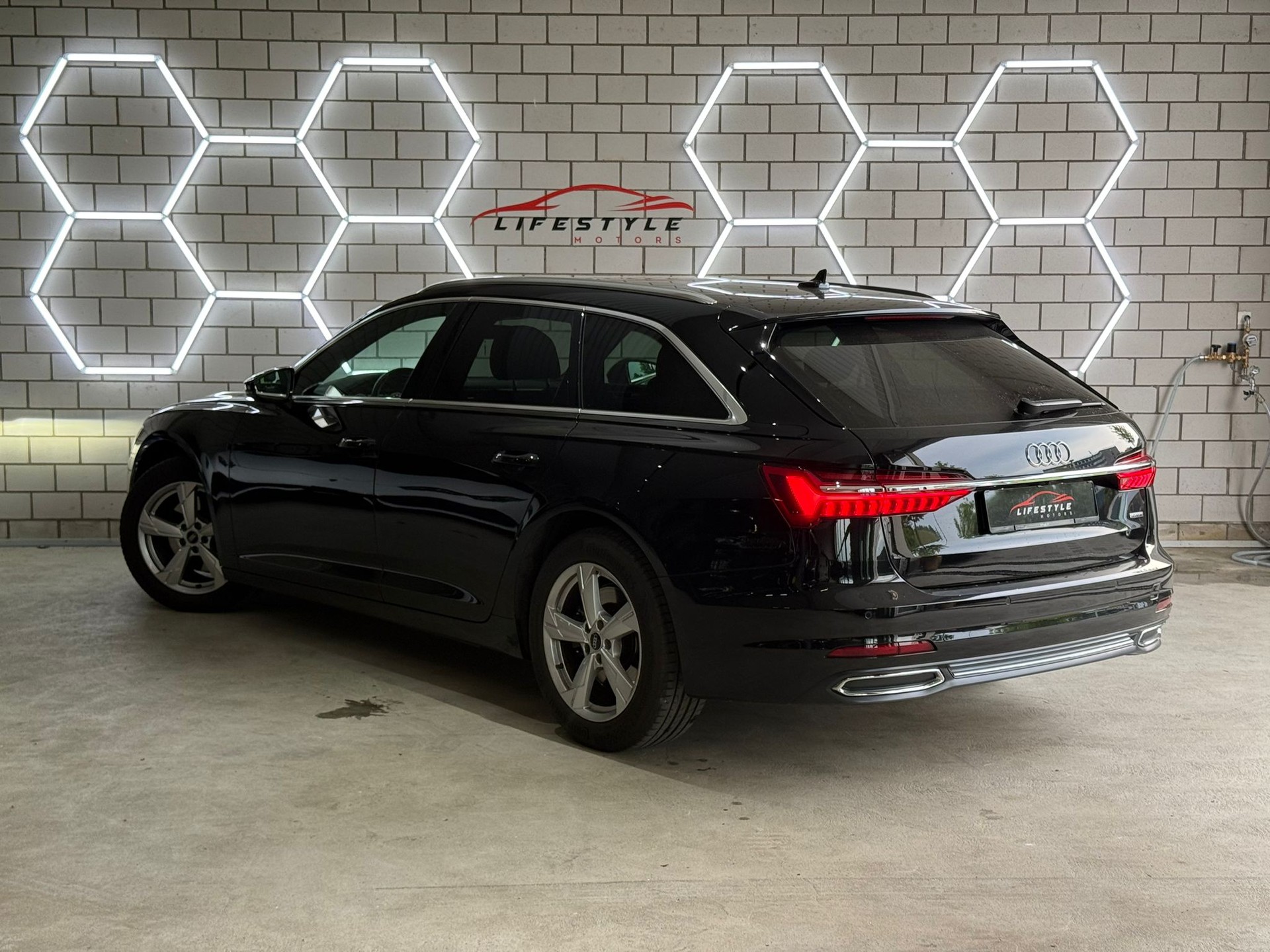 AUDI A6 Avant 45 TFSI Sport S-tronic quattro-image-2