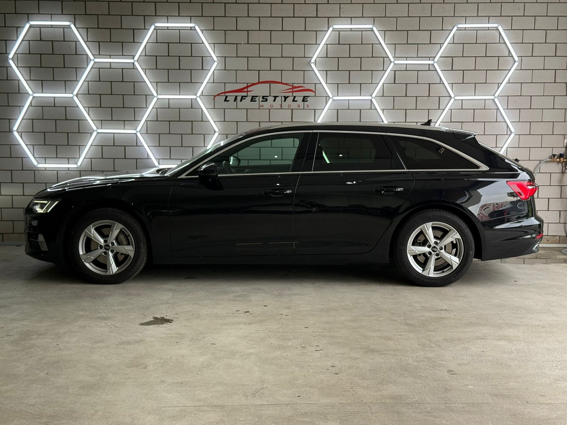 AUDI A6 Avant 45 TFSI Sport S-tronic quattro-image-1