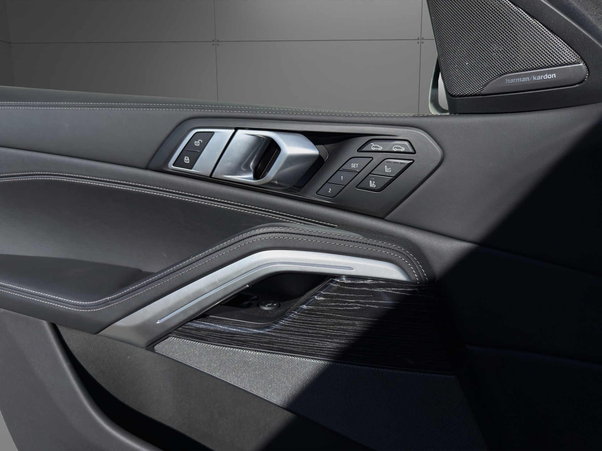 BMW X6 xDrive 48V M60i M Sport Pro Steptronic-image-16