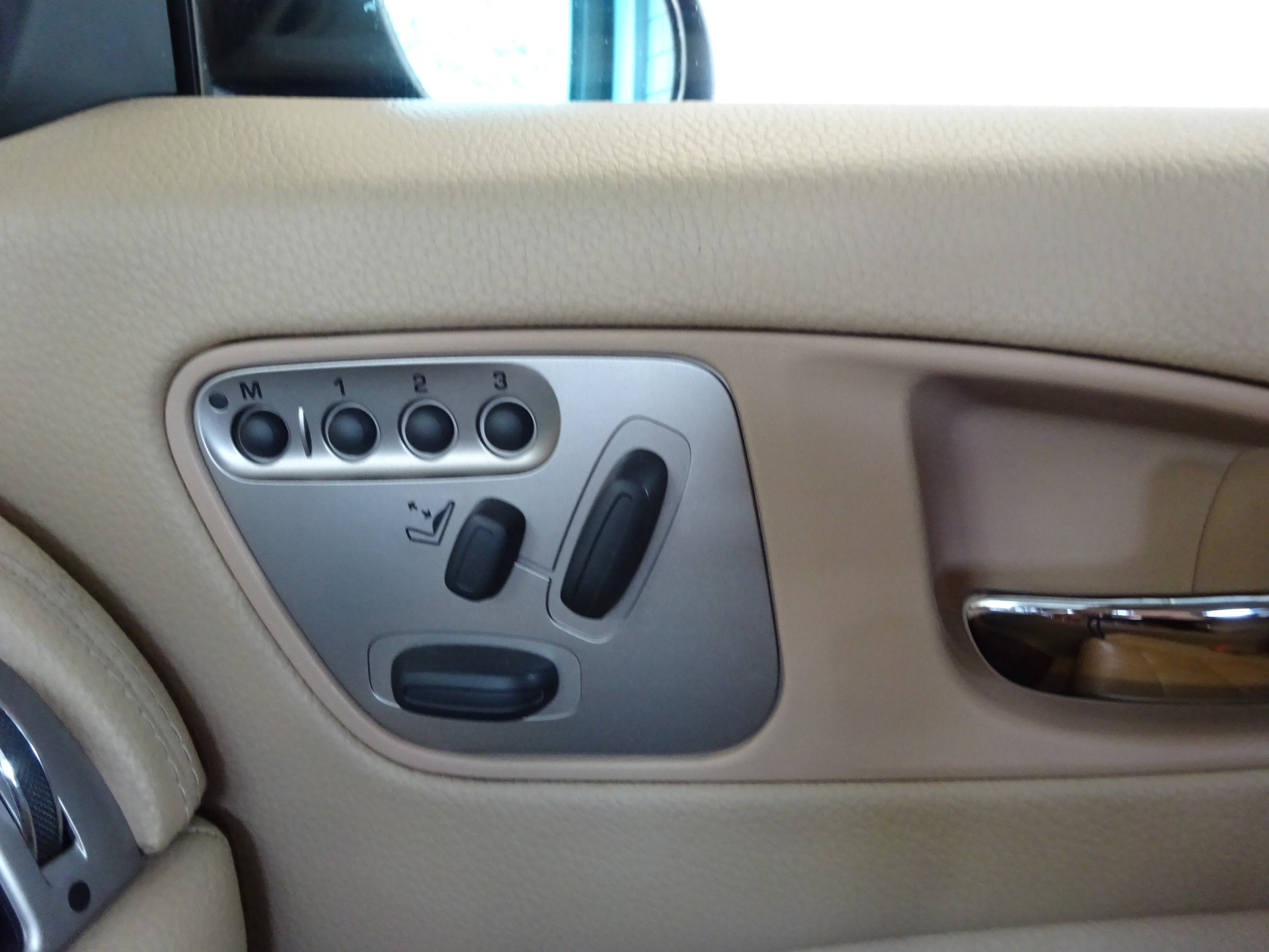 JAGUAR XK 4.2 V8 Automatic Prem Luxury-image-22