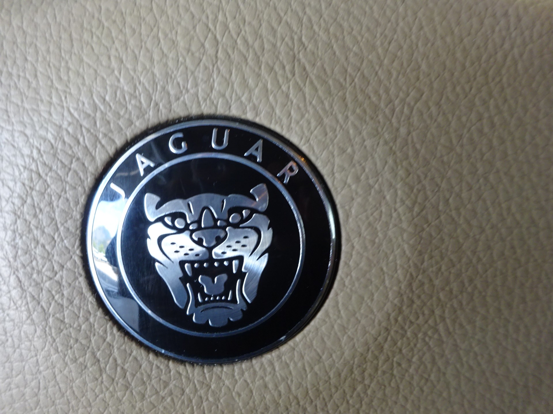JAGUAR XK 4.2 V8 Automatic Prem Luxury-image-18