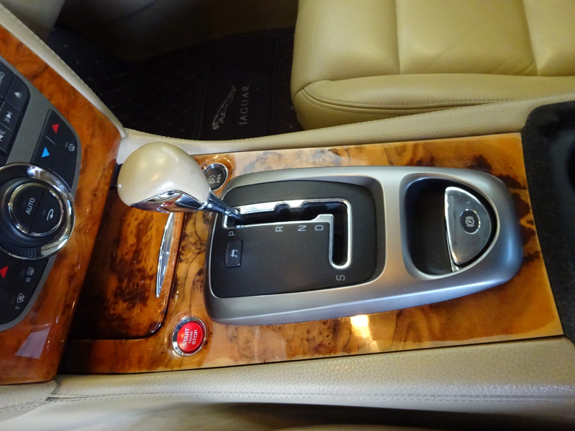 JAGUAR XK 4.2 V8 Automatic Prem Luxury-image-9