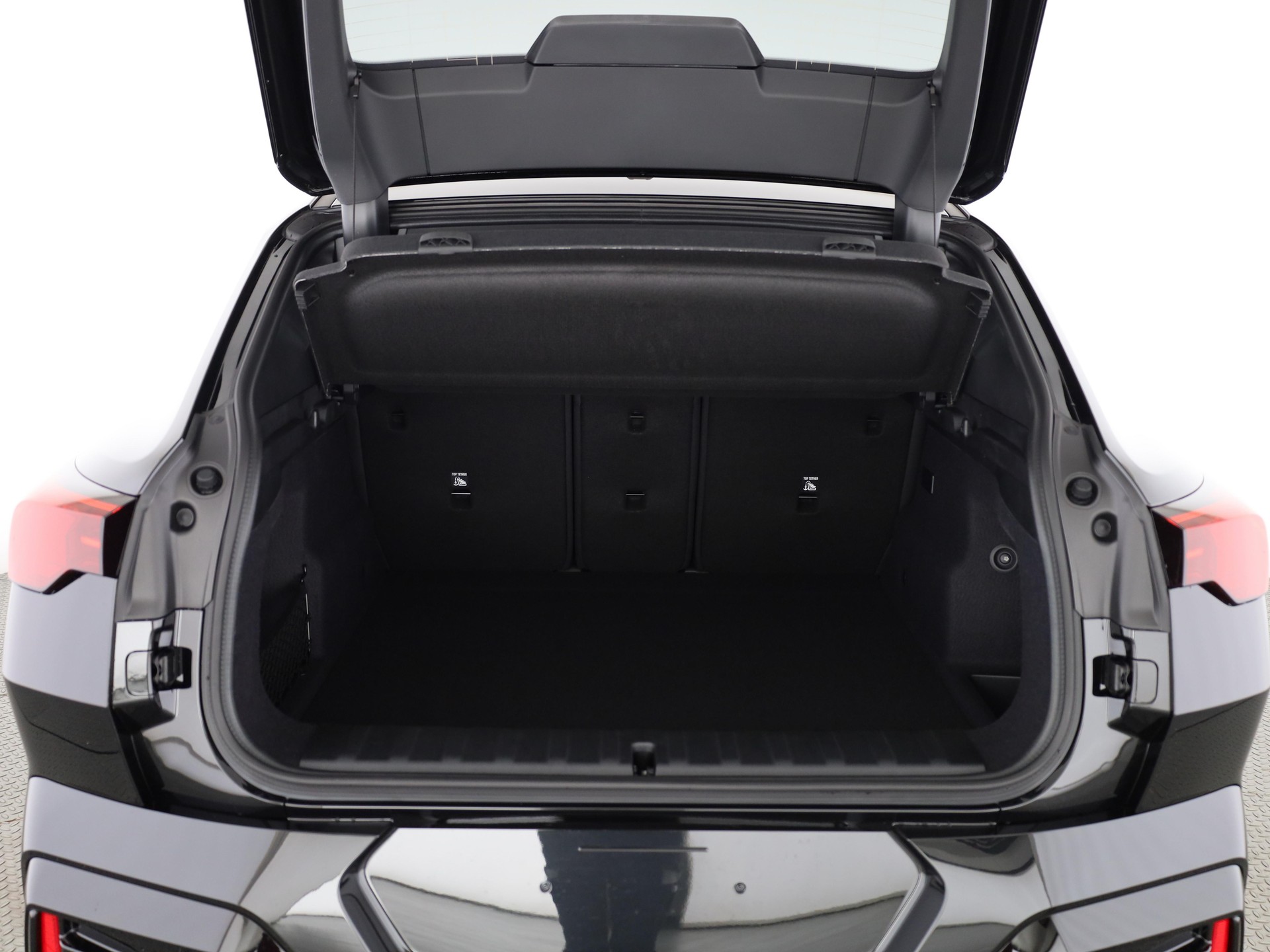 BMW iX2 30 xDrive-image-6