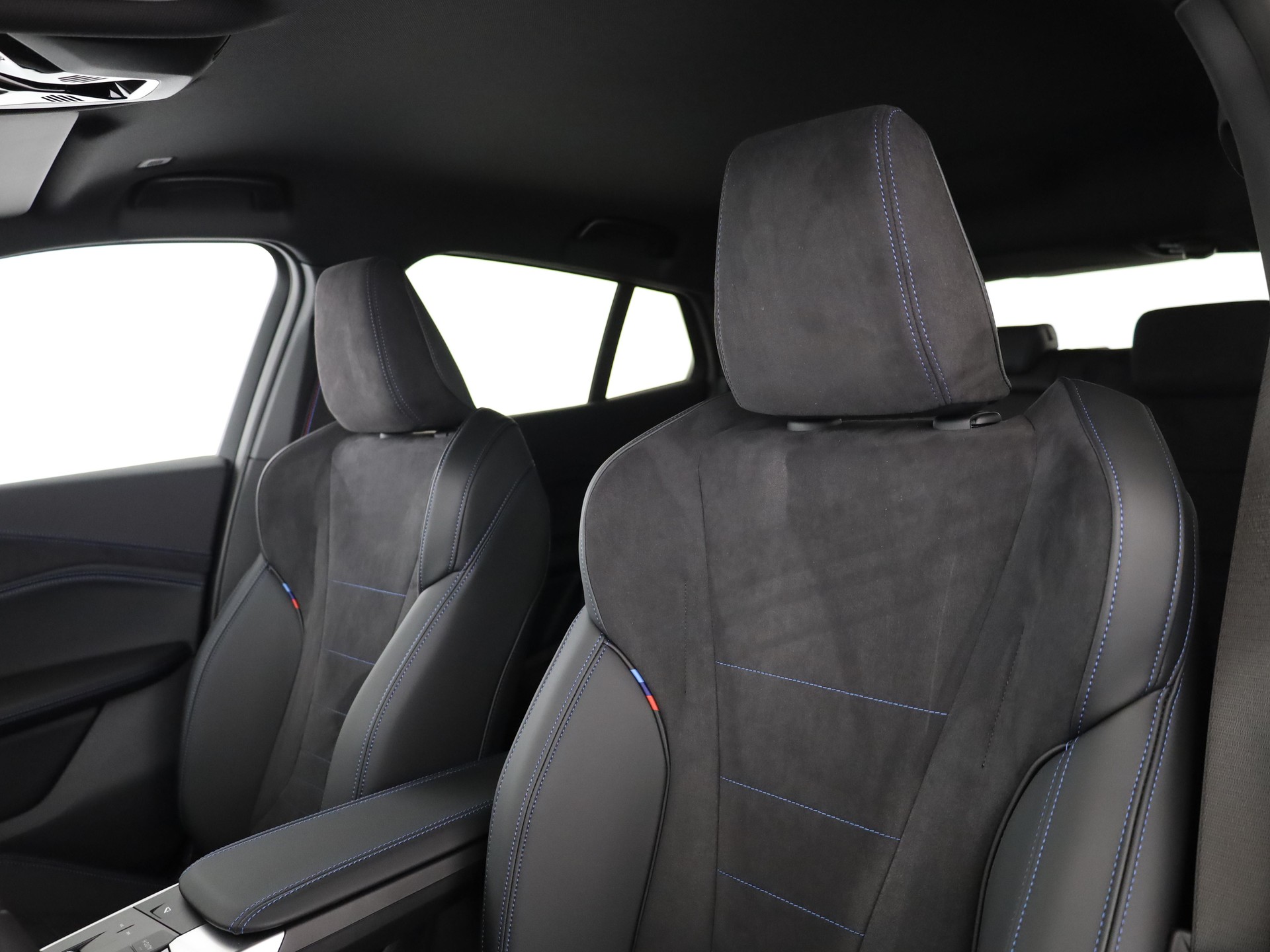 BMW iX2 30 xDrive-image-13