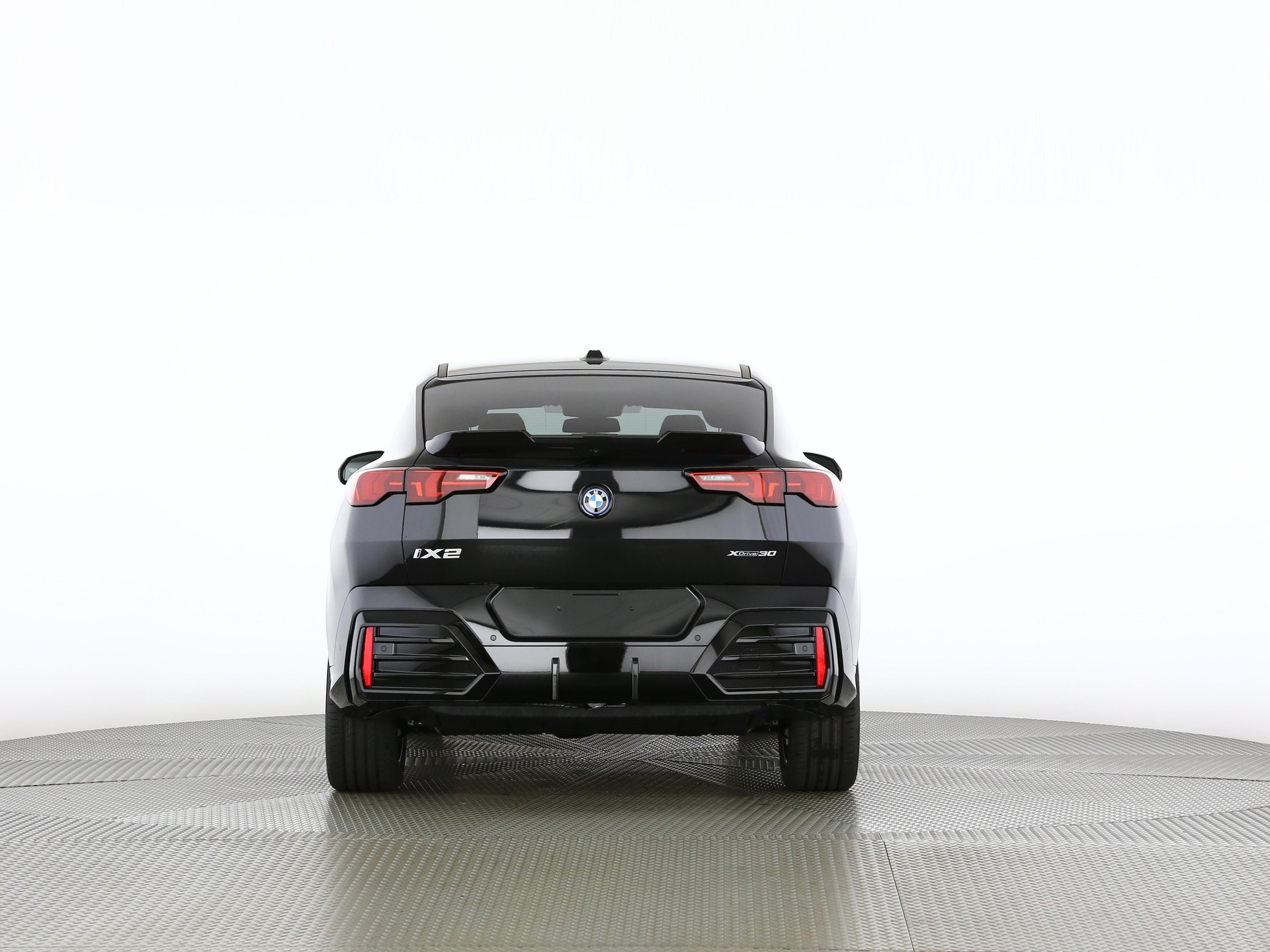 BMW iX2 30 xDrive-image-3