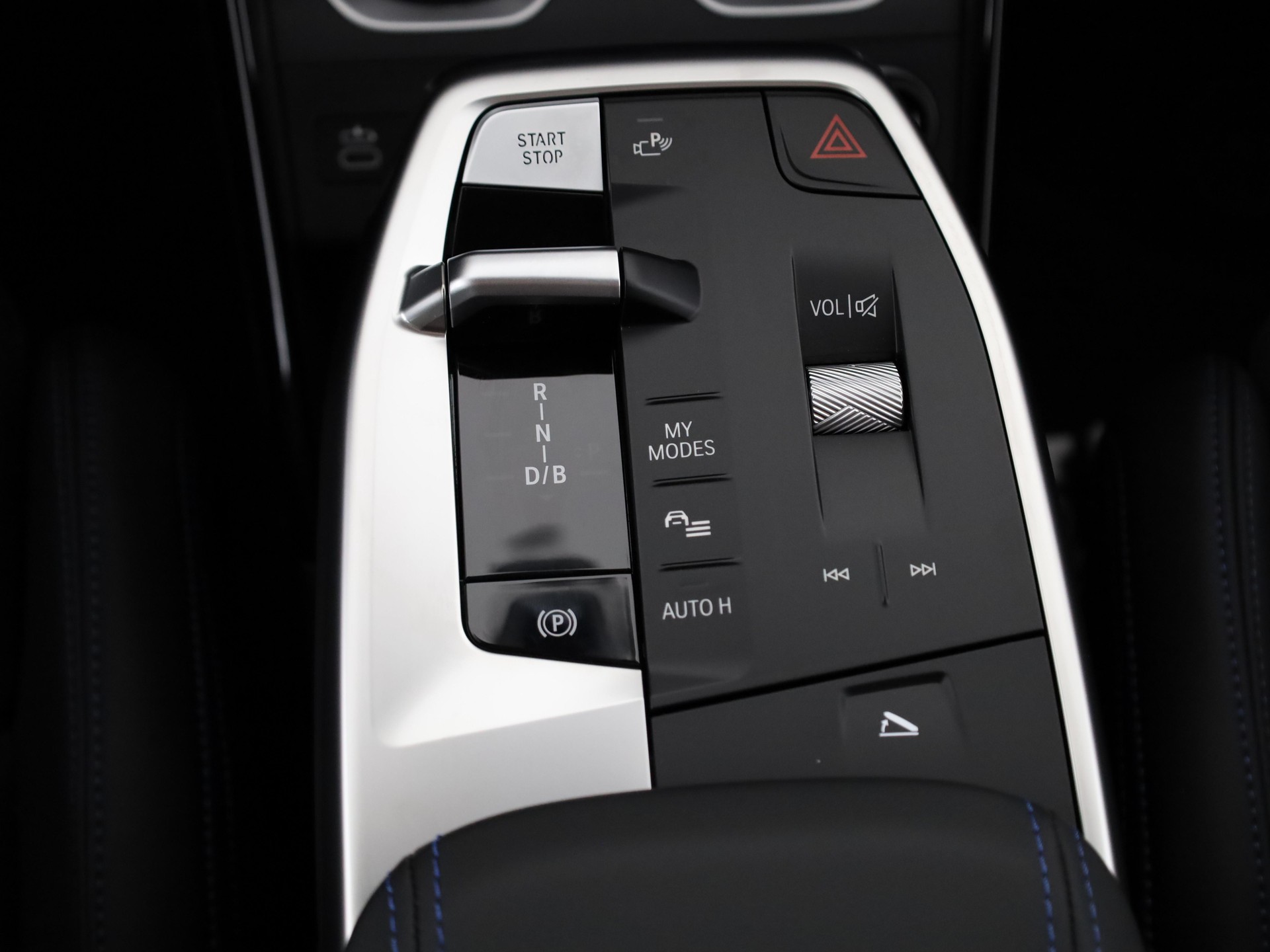 BMW iX2 30 xDrive-image-19