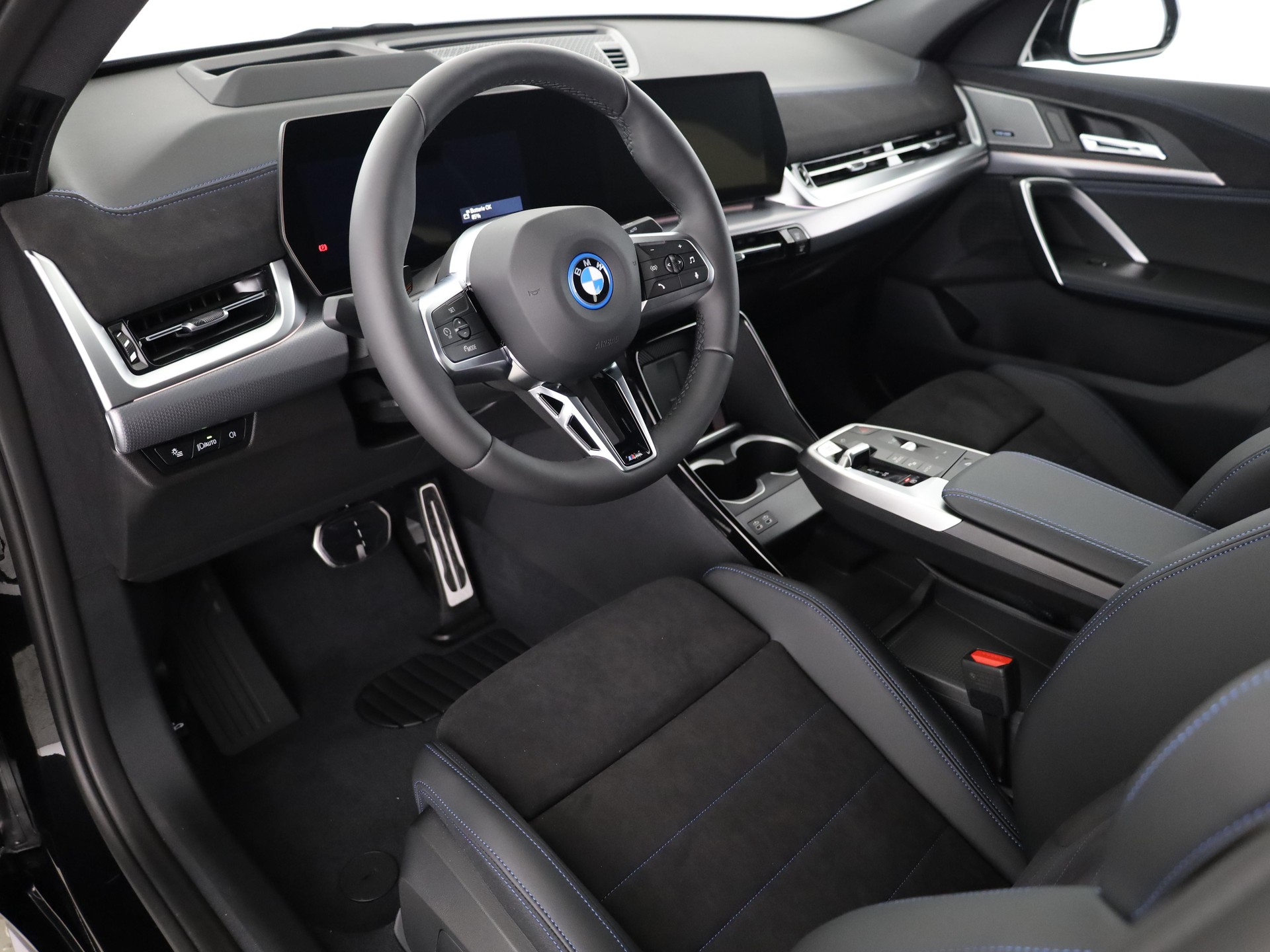 BMW iX2 30 xDrive-image-9