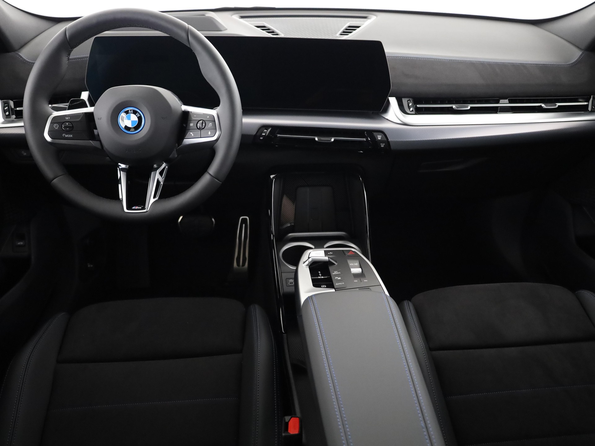 BMW iX2 30 xDrive-image-17
